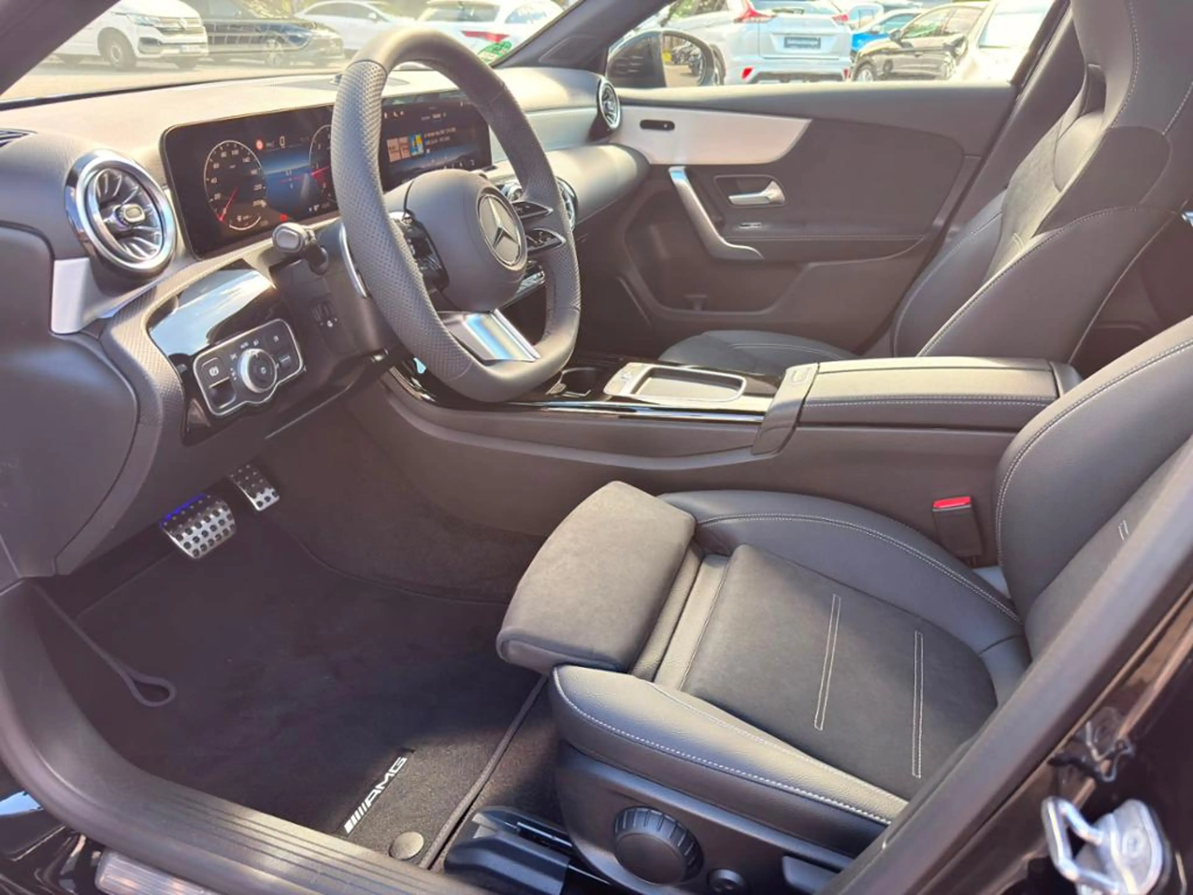 Mercedes-Benz A 220 d AMG NIGHT MULTI 360 DISTR KAMERA PANO — photo 6