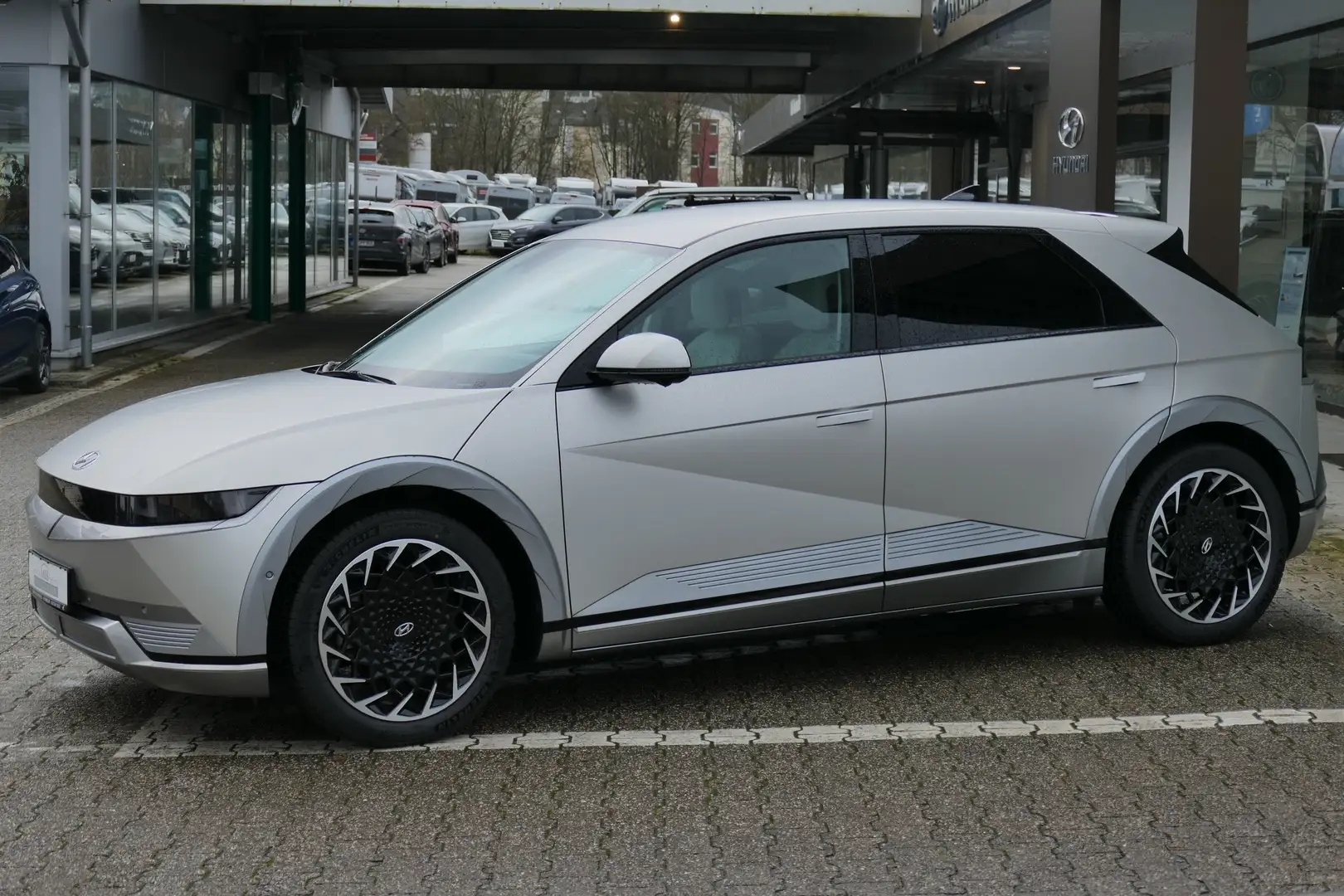Hyundai IONIQ 5 Uniq Elektro 4WD*UNIQ*RELAX*20ZOLL*ASSISTENZ* Gri - 1