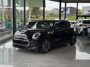 3-deurs / LEER / CAM / HARMAN-KARDON / HUD / CARPLAY / VERW ZETEL + STUUR / ++