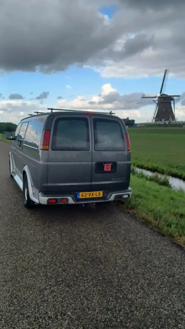 Chevrolet Express grijs kenteken 5 zitplaatsen dubbel cabine - 1