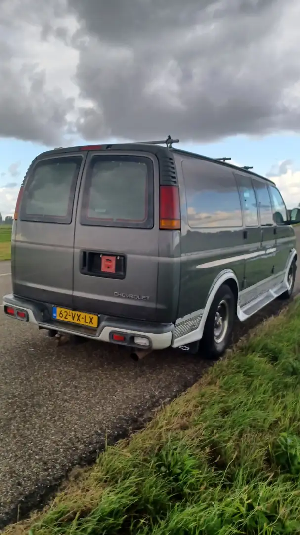 Chevrolet Express grijs kenteken 5 zitplaatsen dubbel cabine - 2