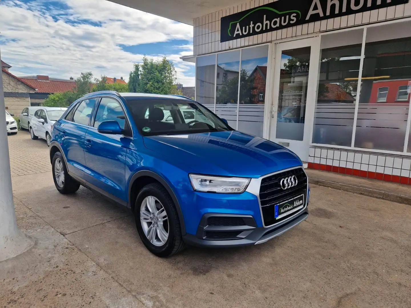Audi Q3 design Automatik Navi LED MFL Sitzhzg. PDC Blau - 1