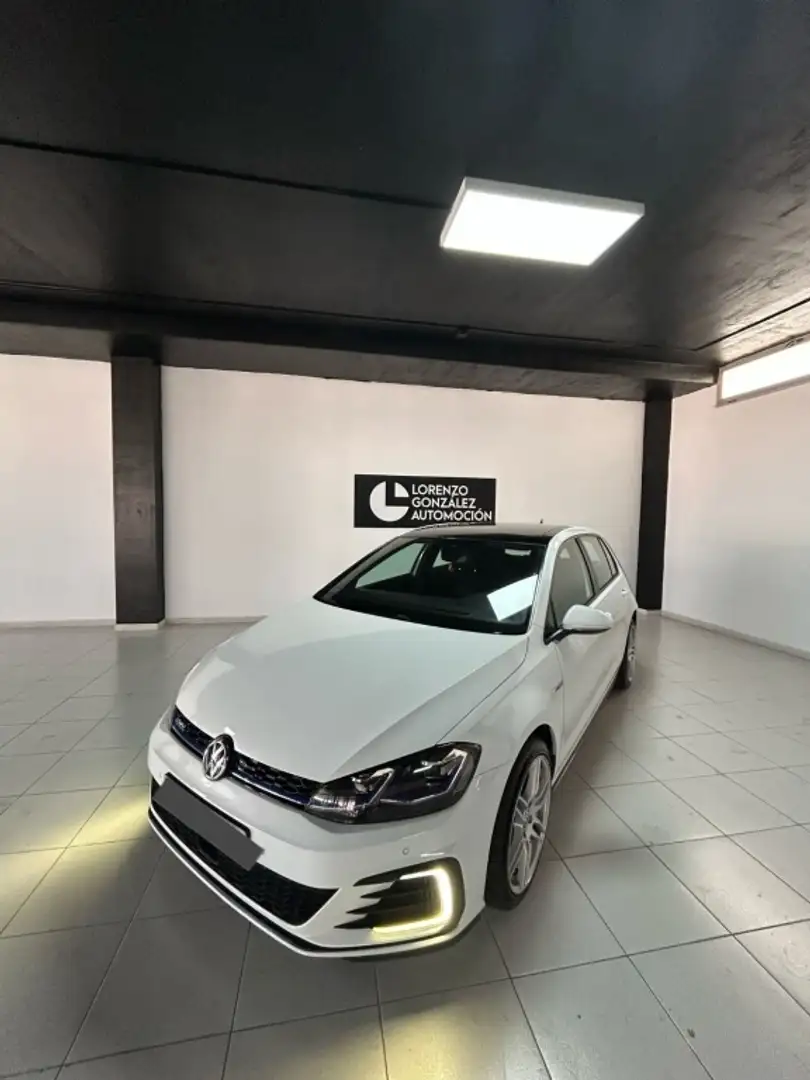 Volkswagen Golf Pequeño Automático de 5 Puertas Weiß - 1