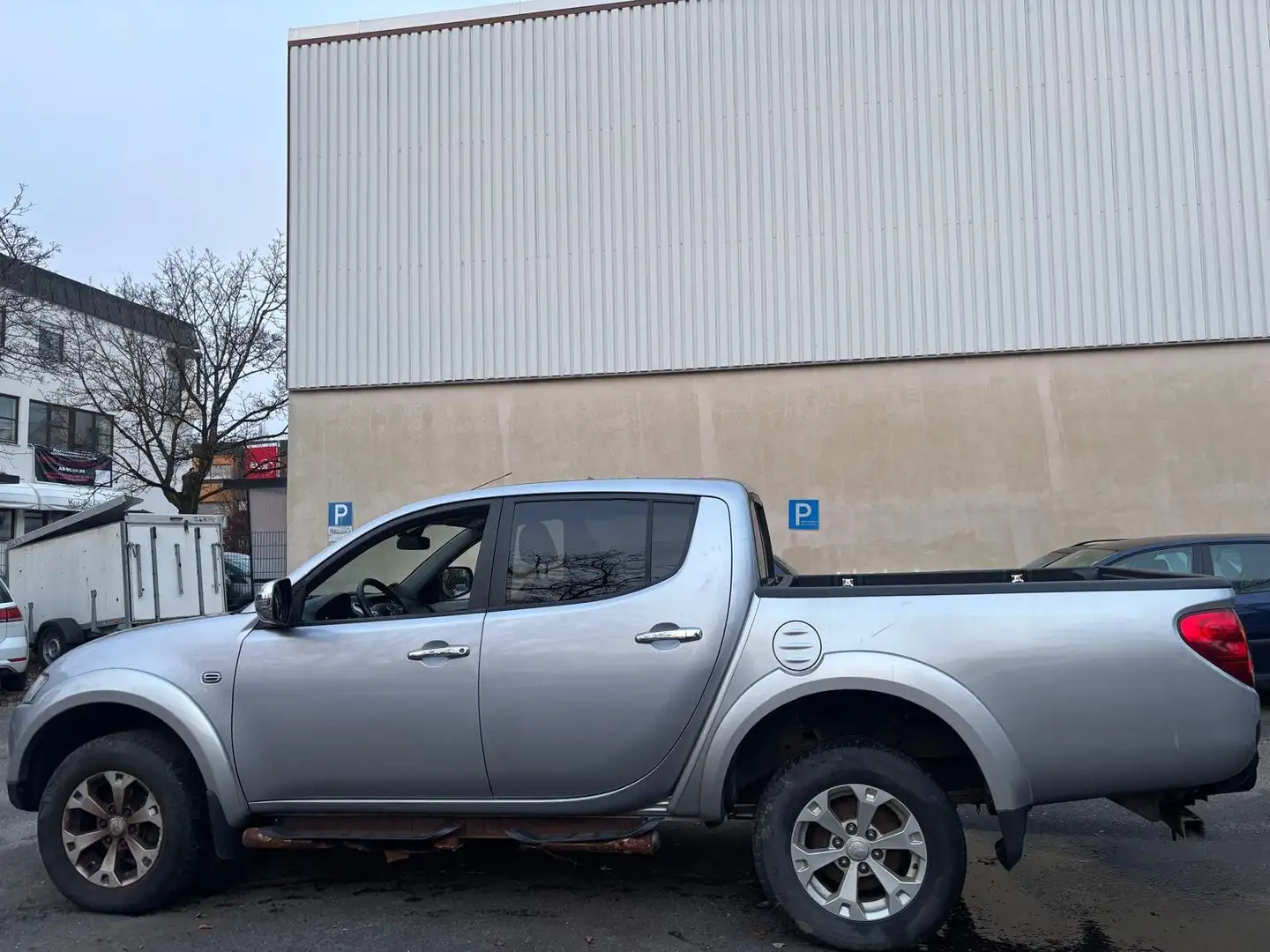 Mitsubishi L200 L 200 DI-D+ Pick Up 4x4 DPF Plus Double Cab Grau - 2