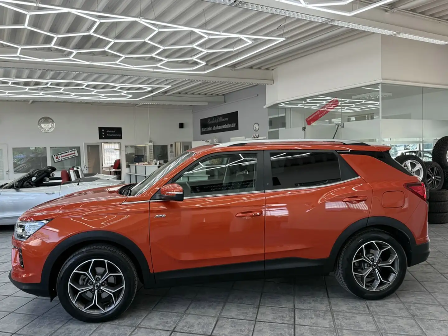 SsangYong Korando 1.5 T-GDI AWD, 1.Hand, LED, Leder, AHK Orange - 2
