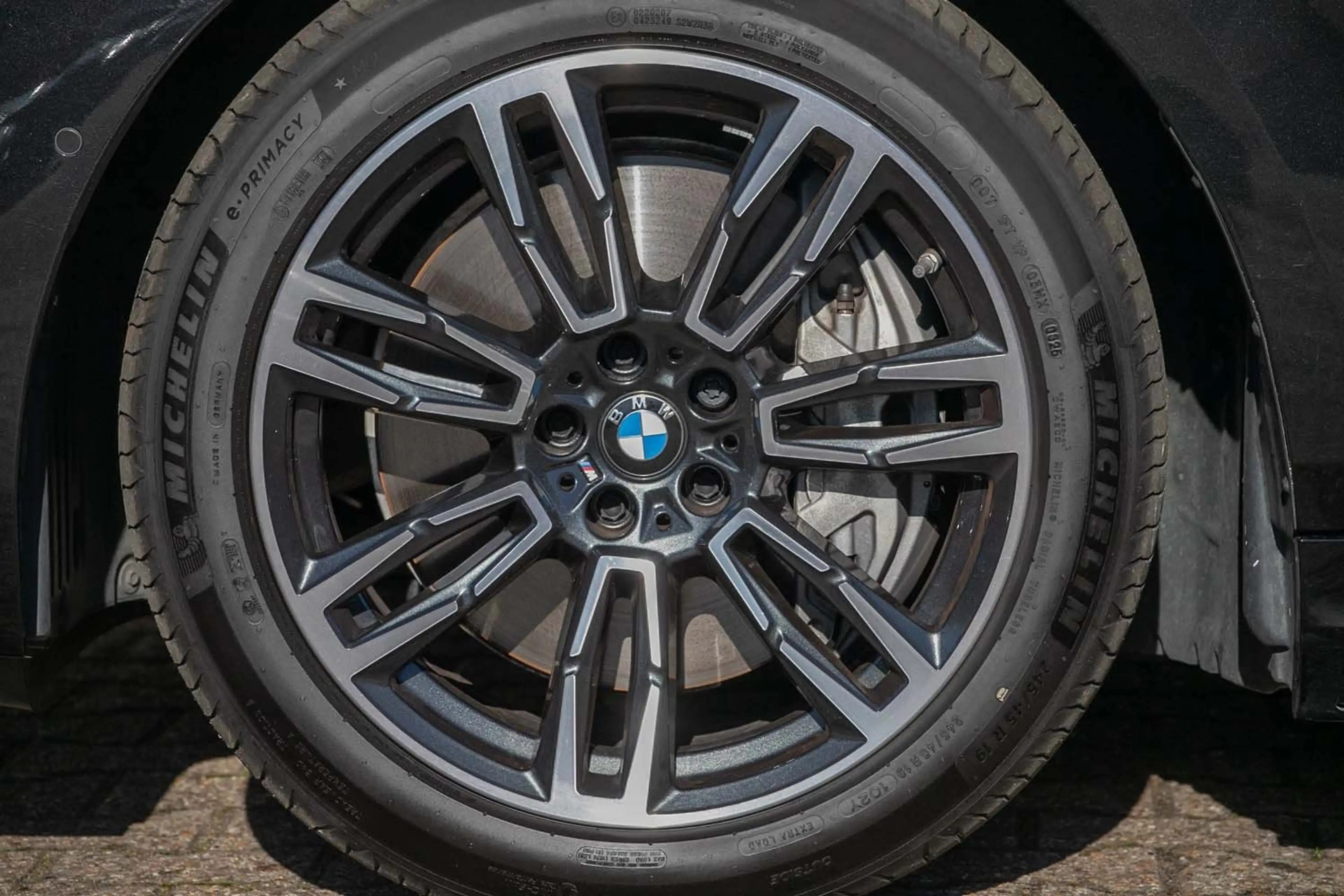 BMW 550 e xDrive Limousine M Sportpaket HeadUp h/k adLED — photo 6