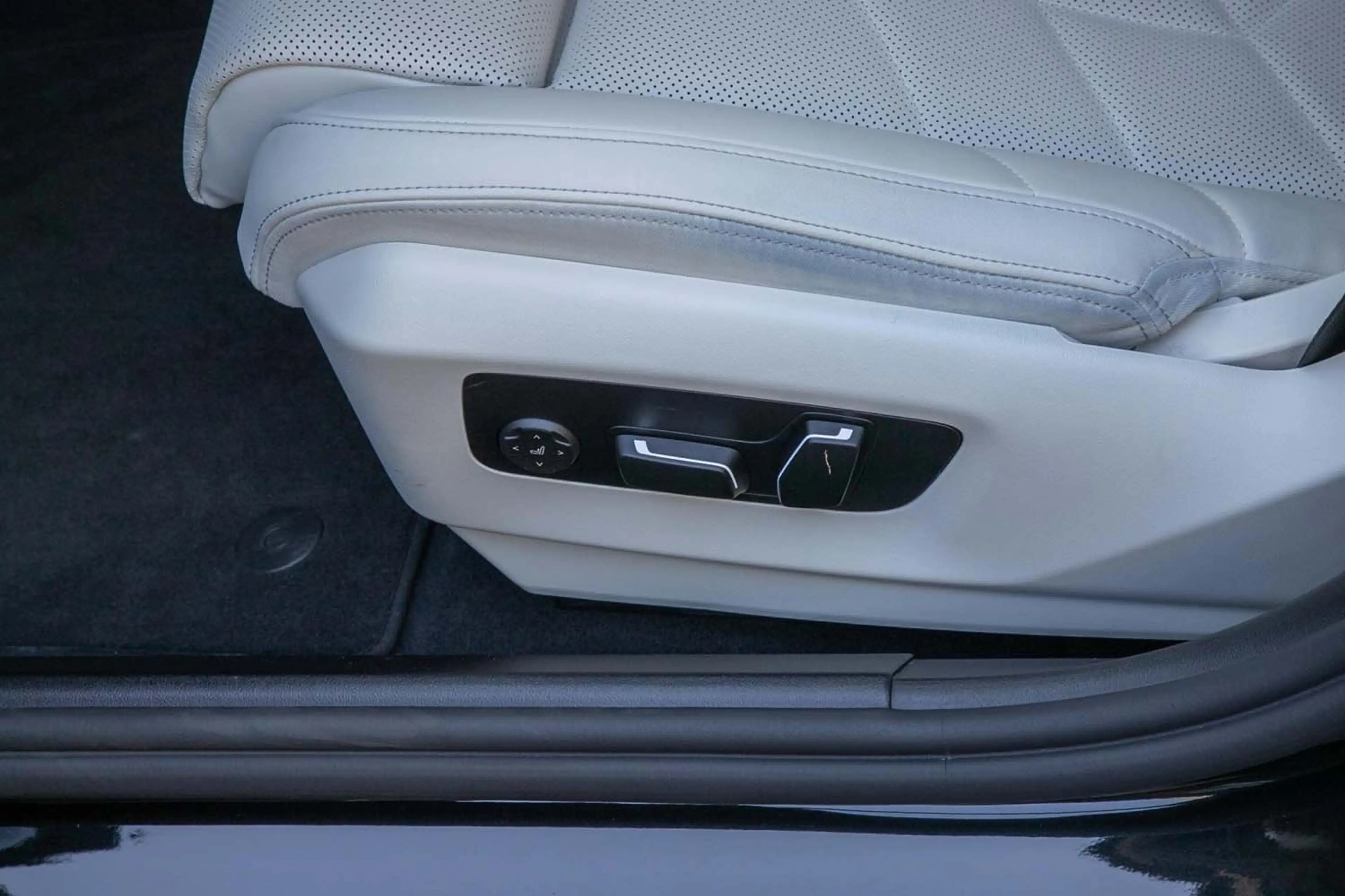 BMW 550 e xDrive Limousine M Sportpaket HeadUp h/k adLED — photo 13