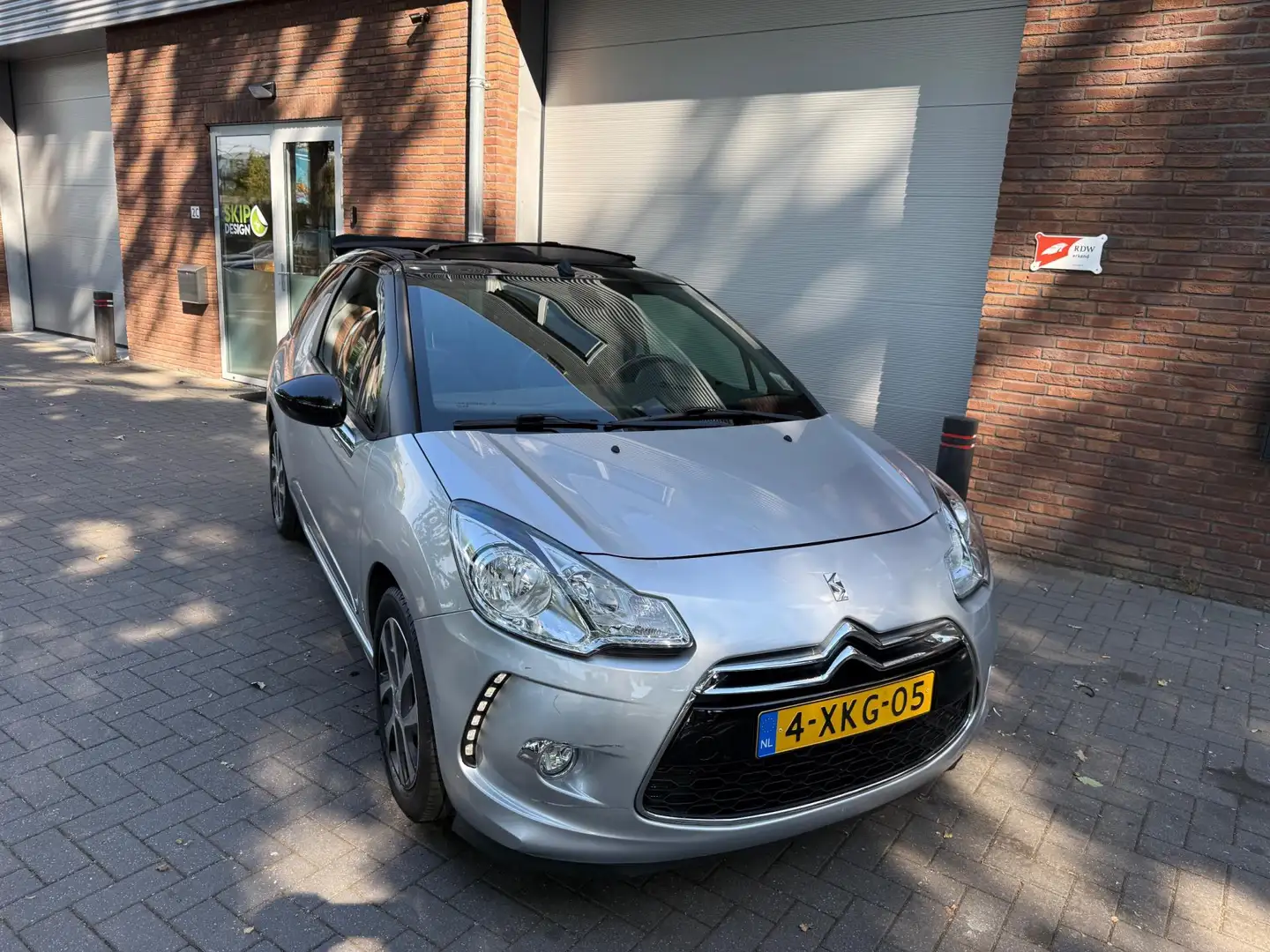 Citroen DS3 Cabrio 1.2 VTi So Chic|AIRCO|NIEUWE APK|CABRIO Gris - 2