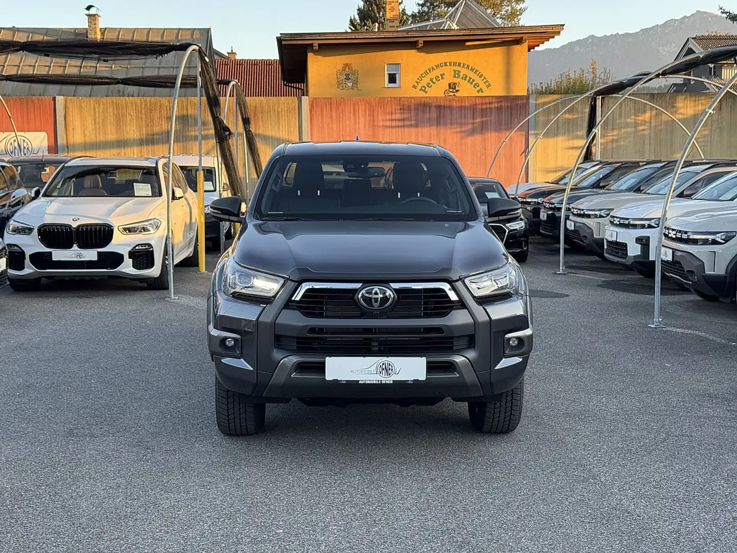 Toyota Hilux DK Invincible 4WD 2,8 D-4D MHEV Aut. LED PDC Ka... Gris - 2