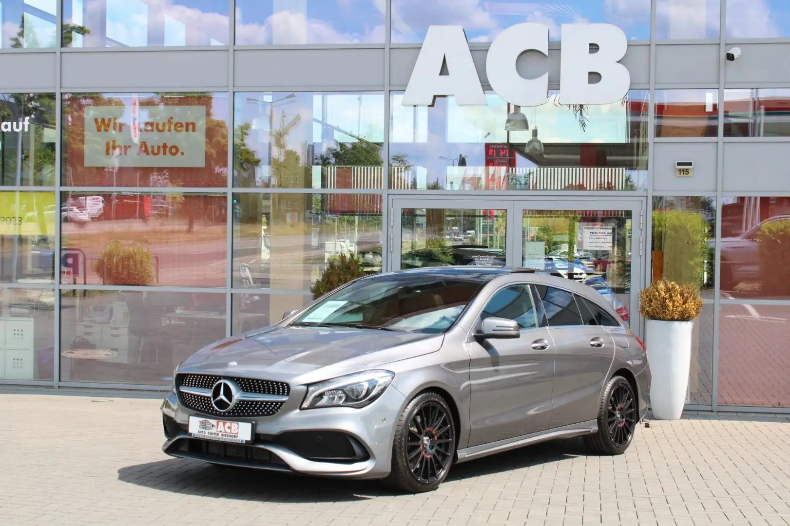Mercedes-Benz CLA 220 4-M AMG Line LED Panorama Navi RFK Grau - 1