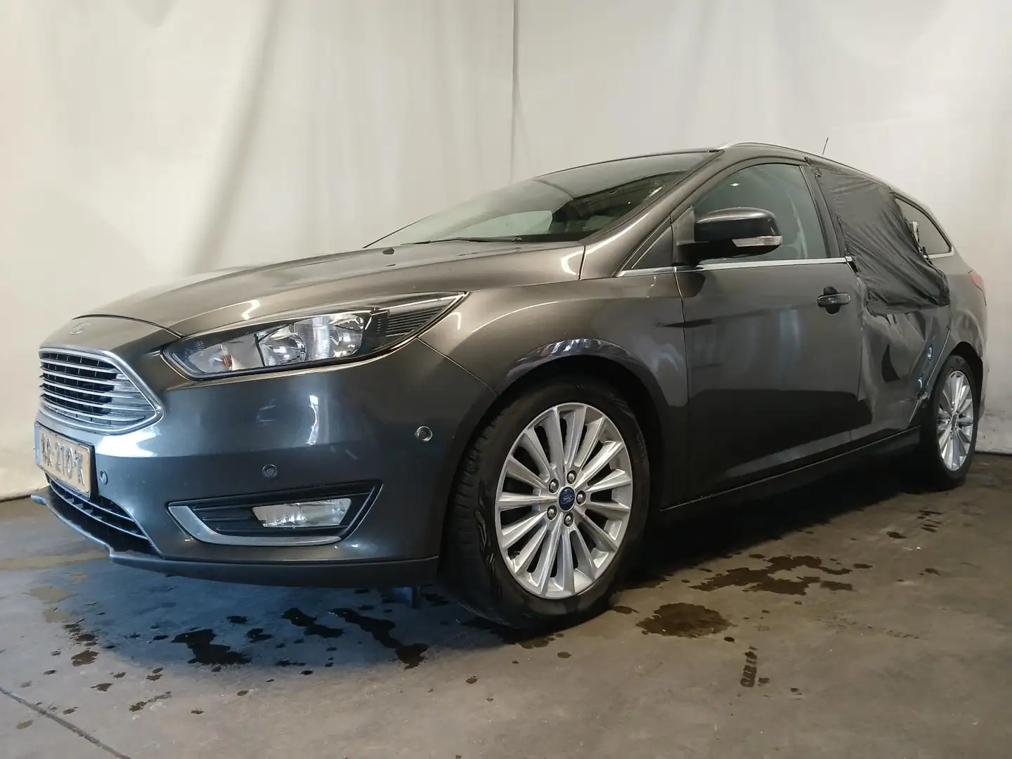 Ford Focus Wagon 1.0 Titanium Edition SCHADEAUTO!!! Grijs - 2