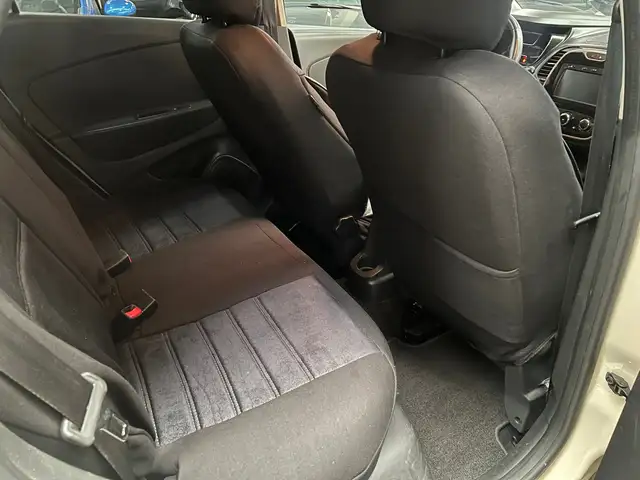 Renault Captur view 30