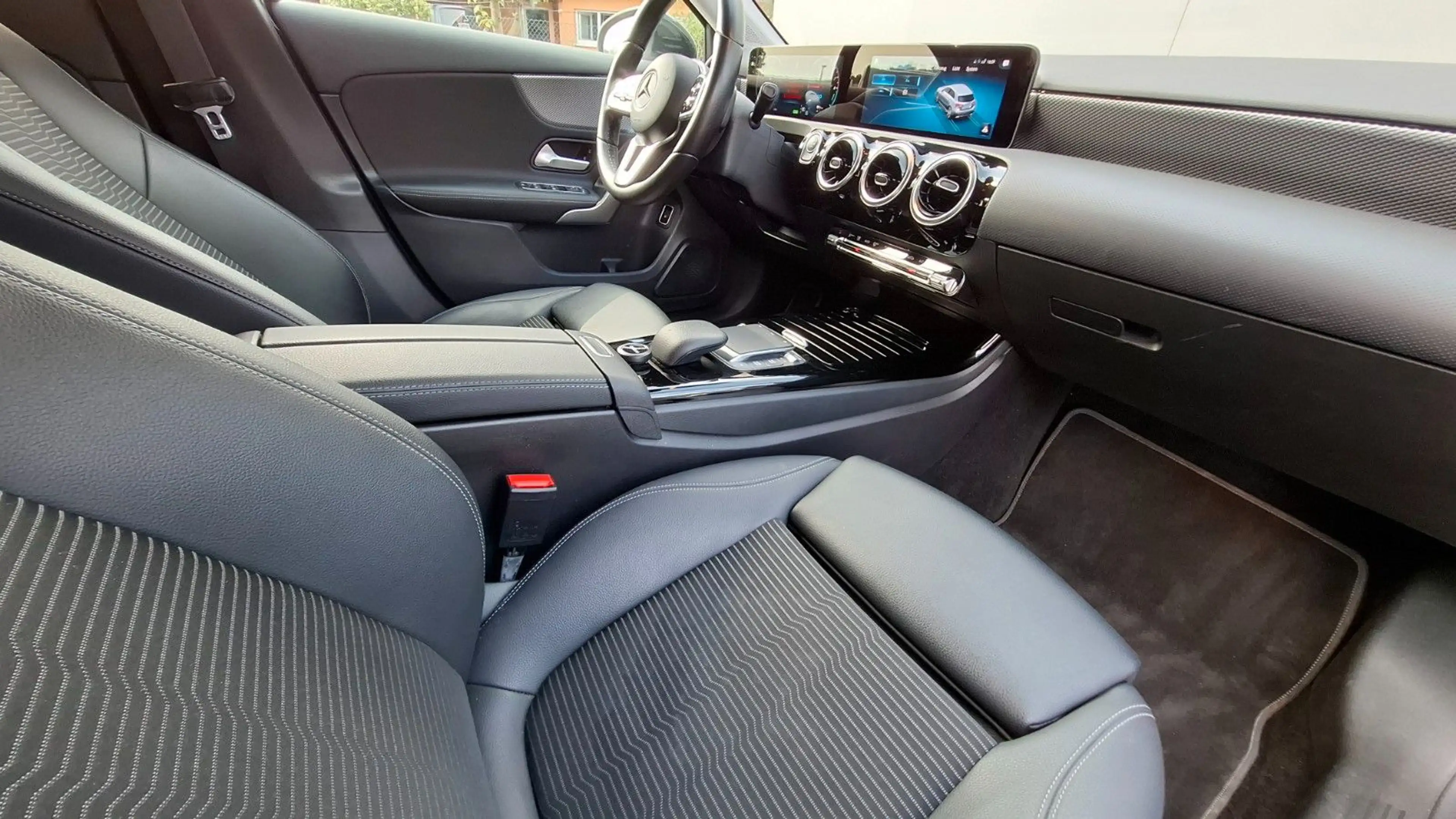 Mercedes-Benz A 250 e NAVIGATION SITZHEIZUNG — photo 11