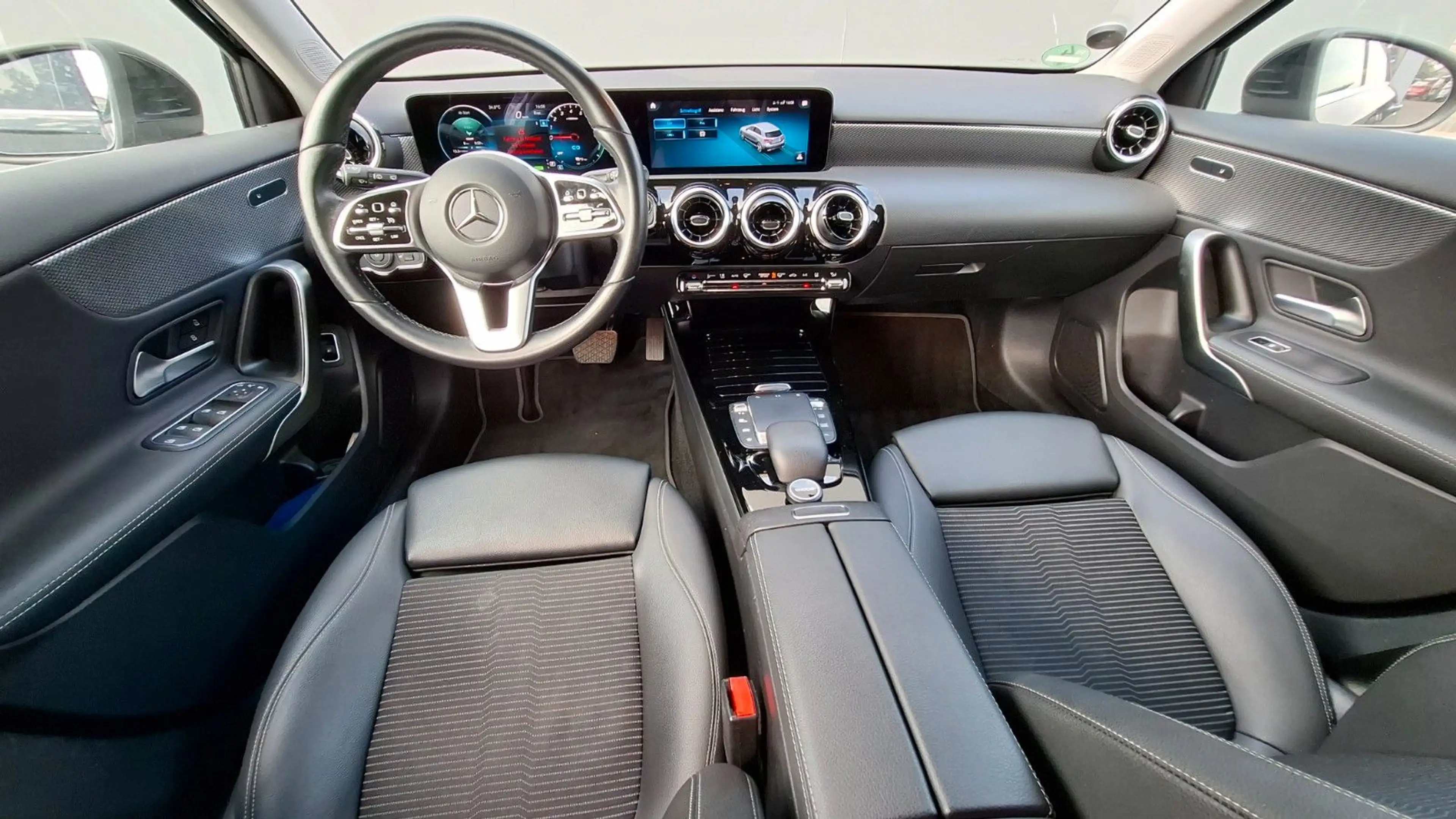 Mercedes-Benz A 250 e NAVIGATION SITZHEIZUNG — photo 8