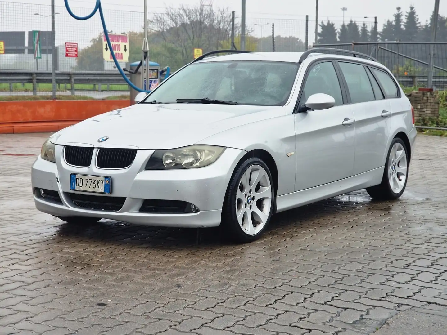 BMW 320 320d Touring Attiva - 2