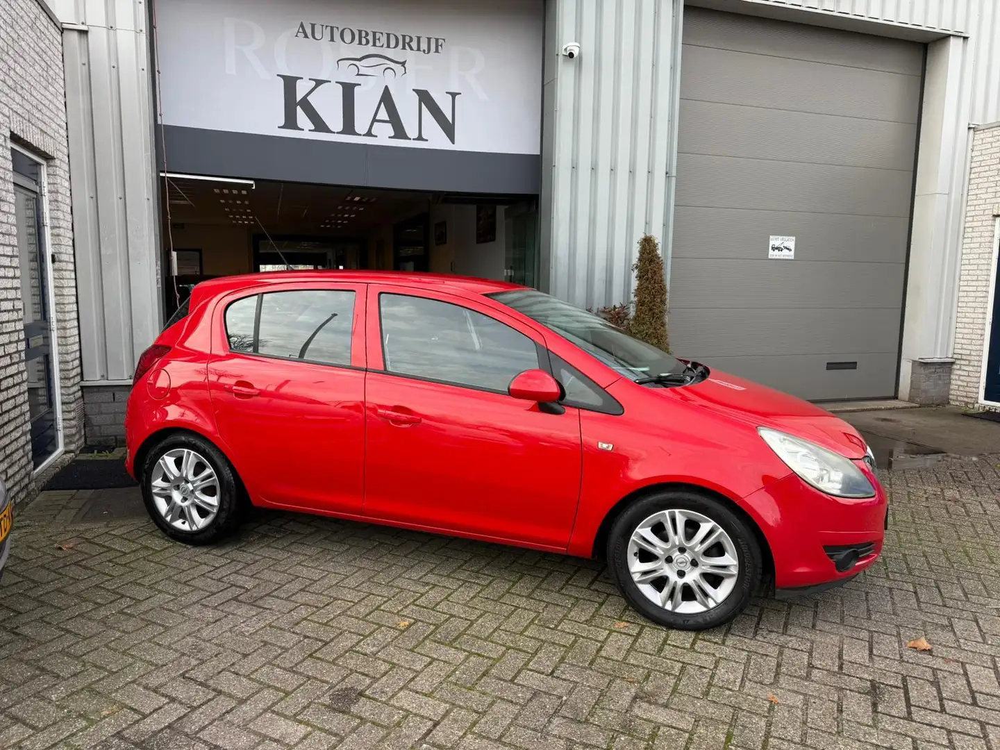 Opel Corsa 1.4-16V Enjoy Rood - 2