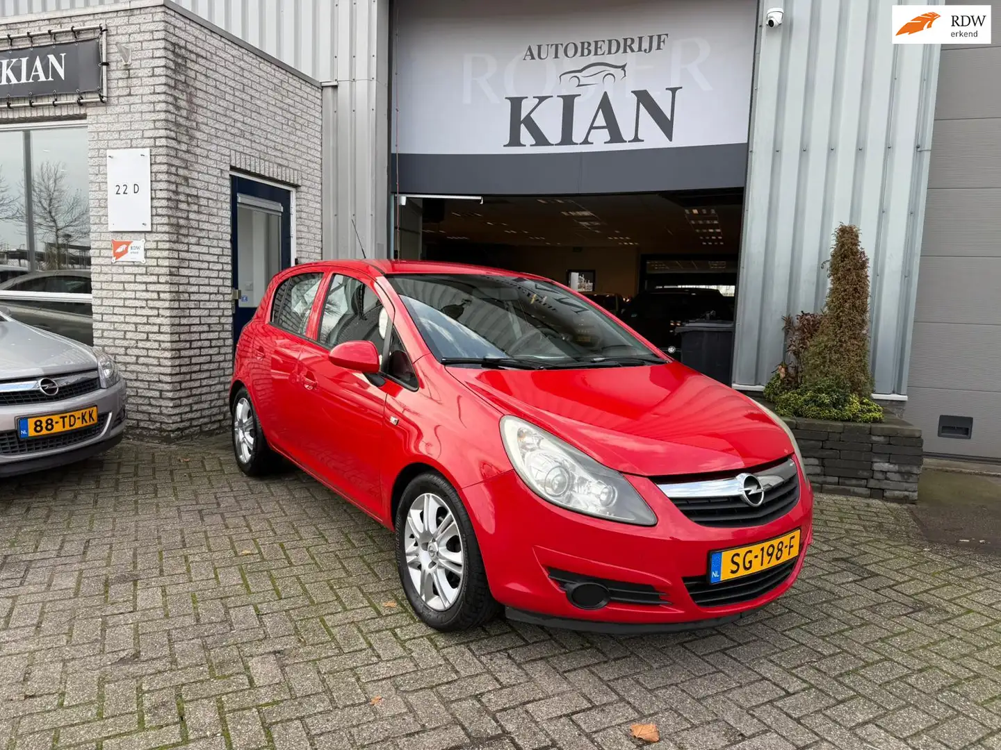 Opel Corsa 1.4-16V Enjoy Rood - 1