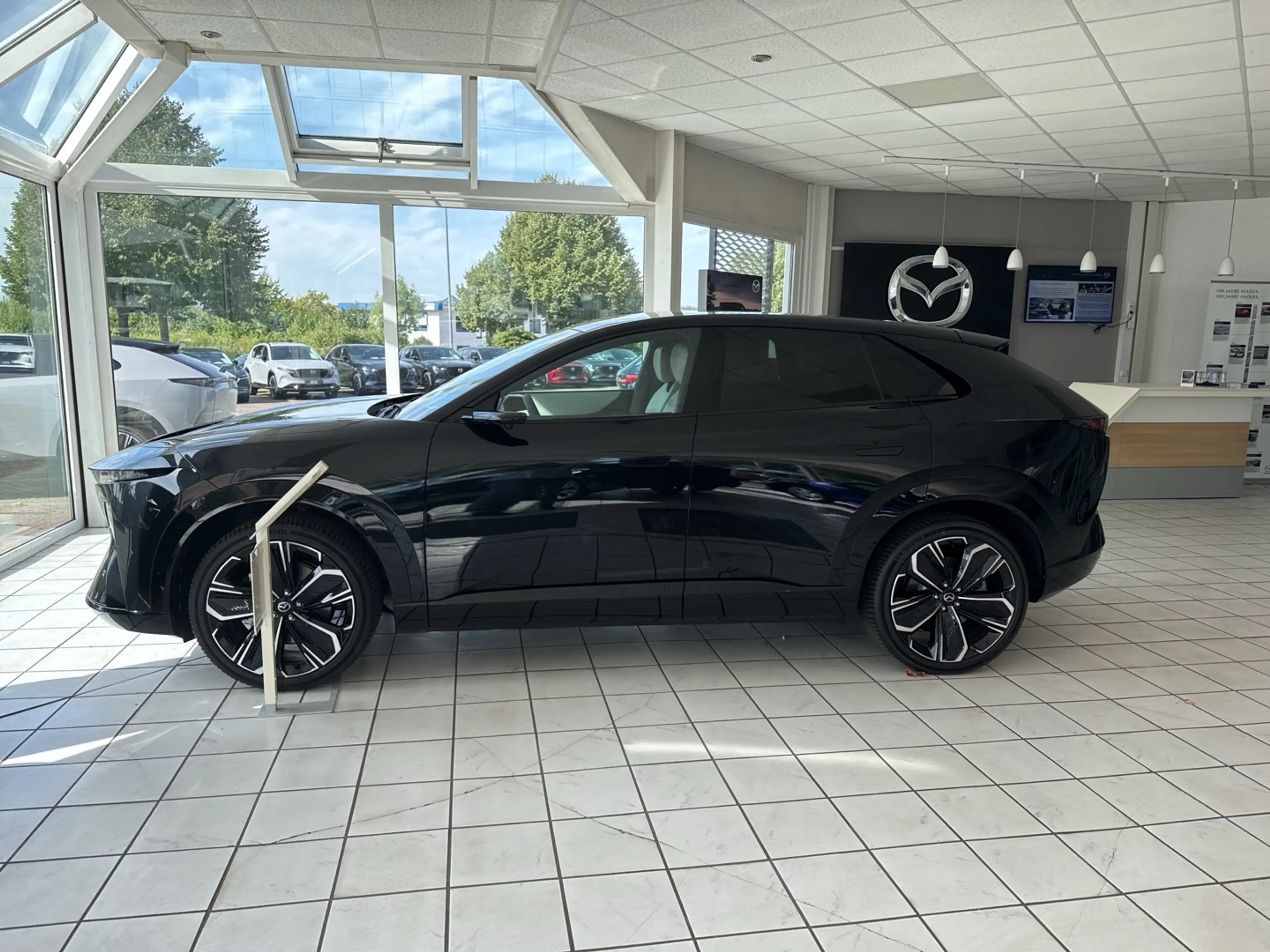 Mazda CX-6e EV 258ps — photo 2