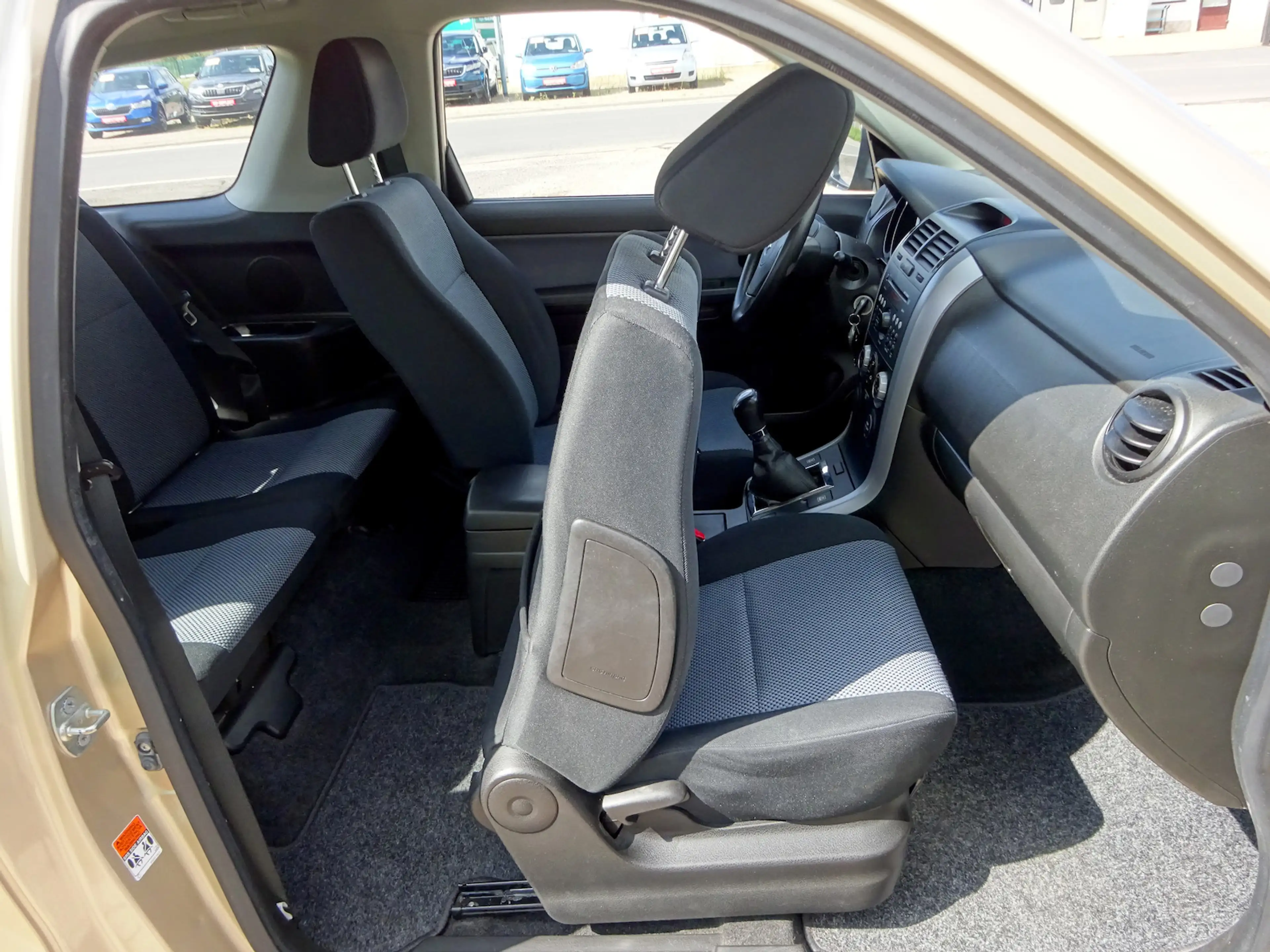 Suzuki Grand Vitara 1.6 4x4 Club KLIMAAUTOMATIK ALU NS — photo 13