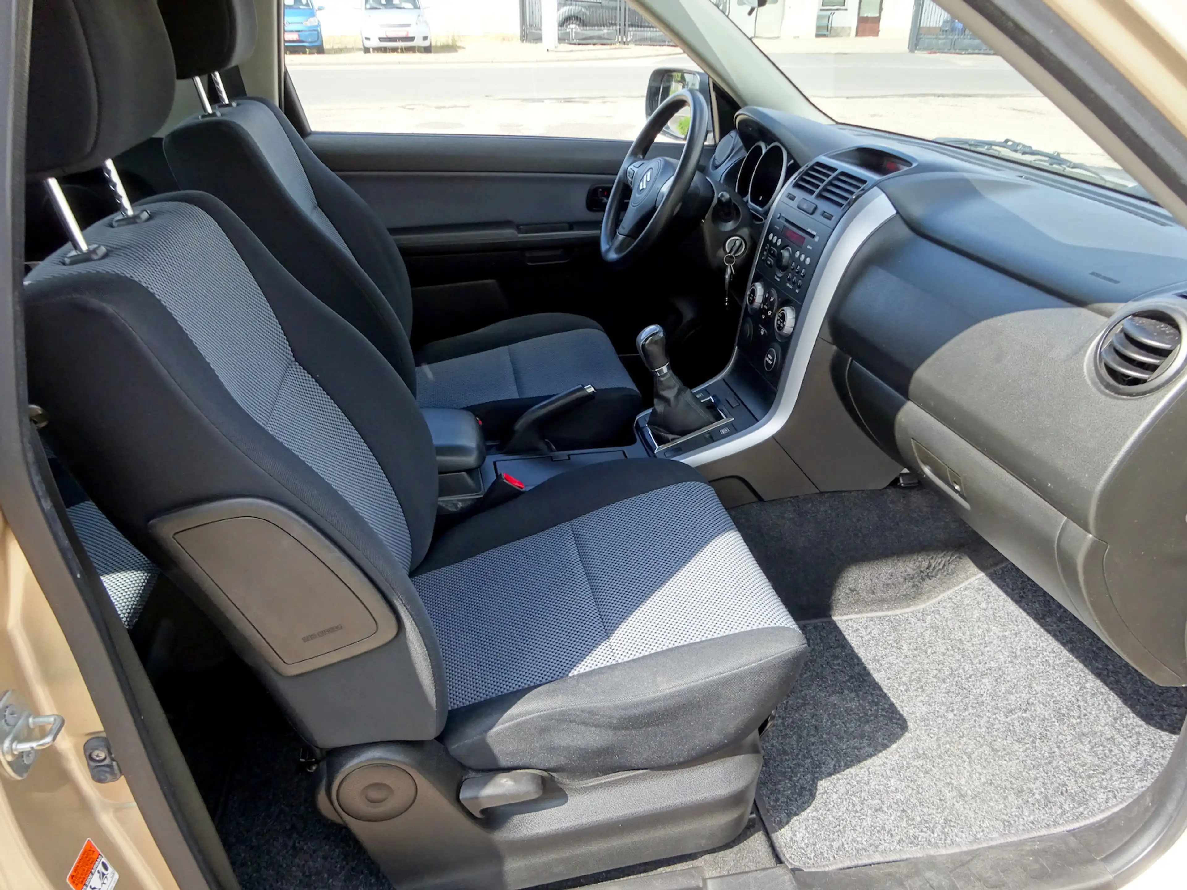Suzuki Grand Vitara 1.6 4x4 Club KLIMAAUTOMATIK ALU NS — photo 15