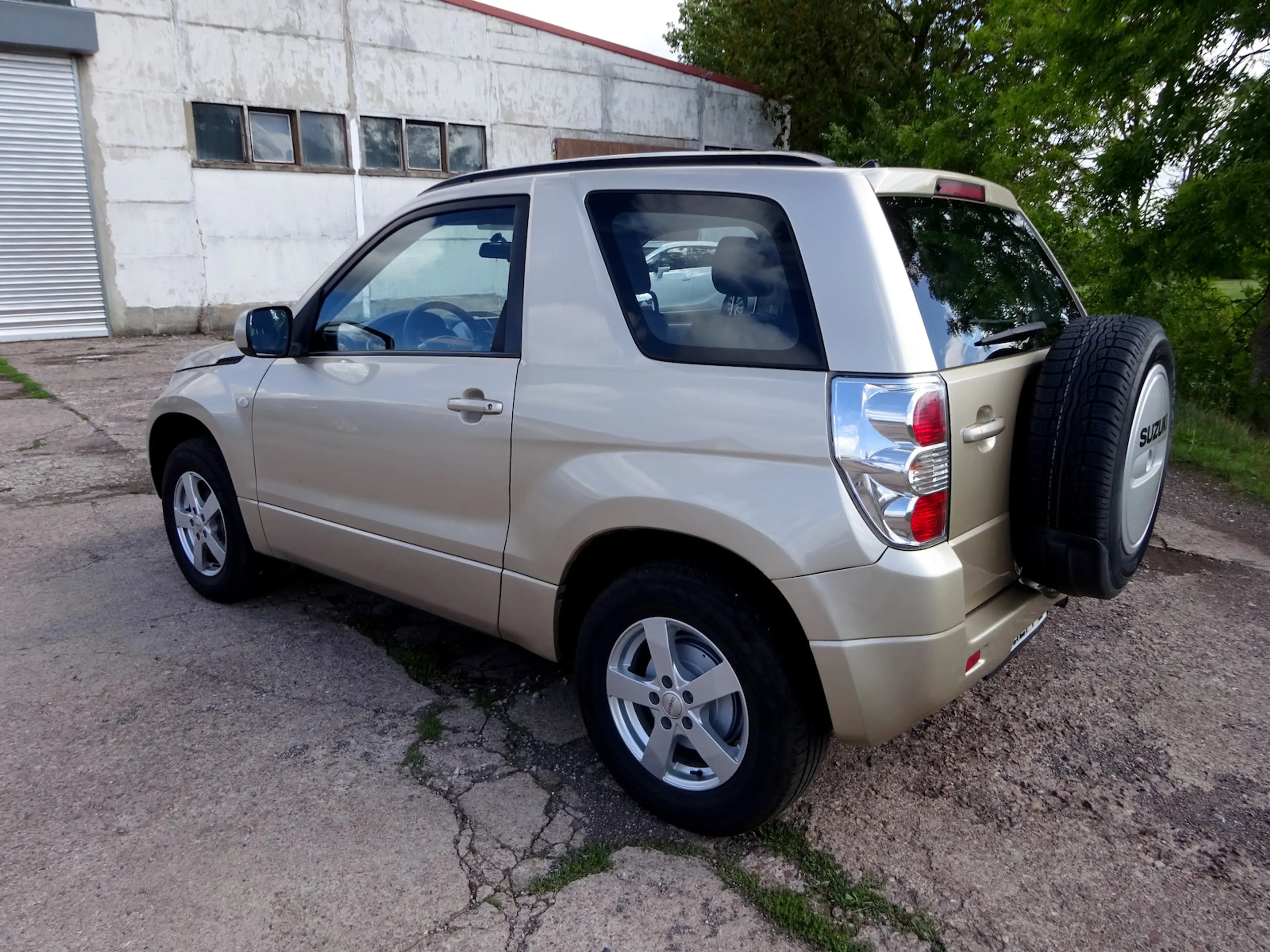 Suzuki Grand Vitara 1.6 4x4 Club KLIMAAUTOMATIK ALU NS — photo 7