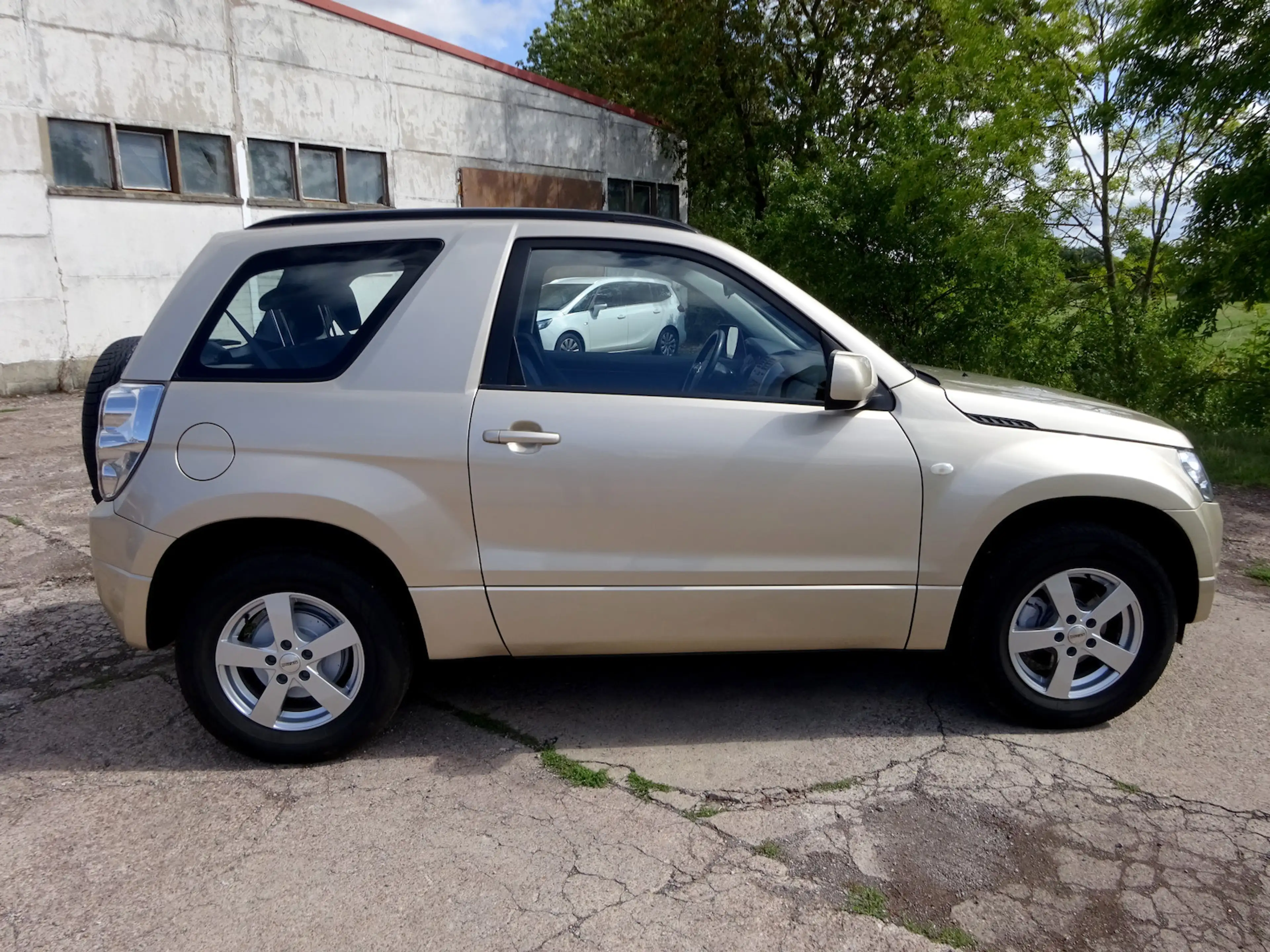 Suzuki Grand Vitara 1.6 4x4 Club KLIMAAUTOMATIK ALU NS — photo 5