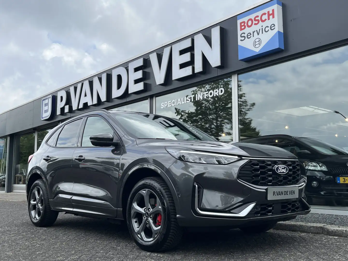 Ford Kuga 2.5 PHEV ST-Line X 243pk/178kW e-CVT Automaat | 5 Grau - 1