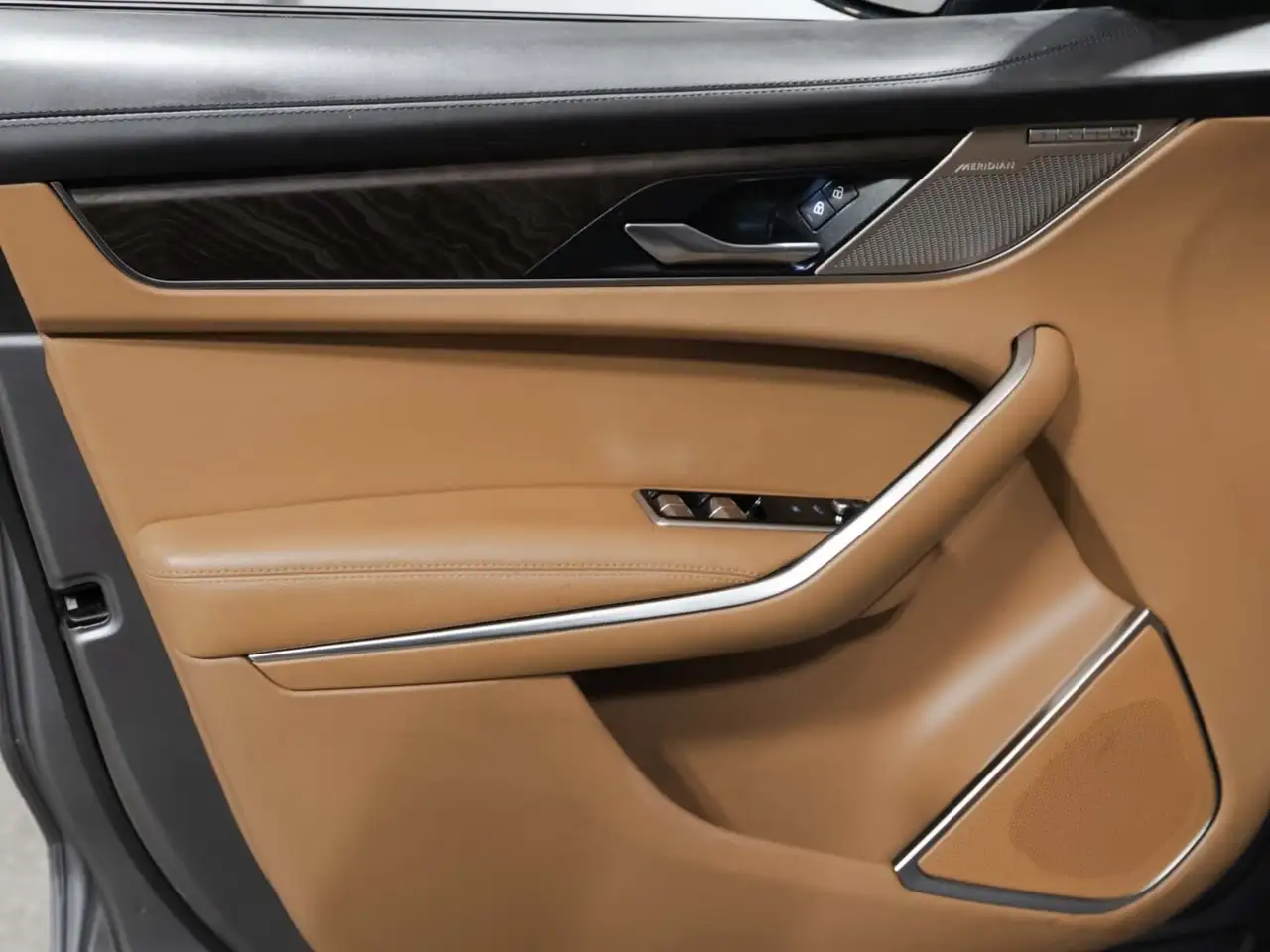 Jaguar F-Pace снимка Jaguar F-Pace