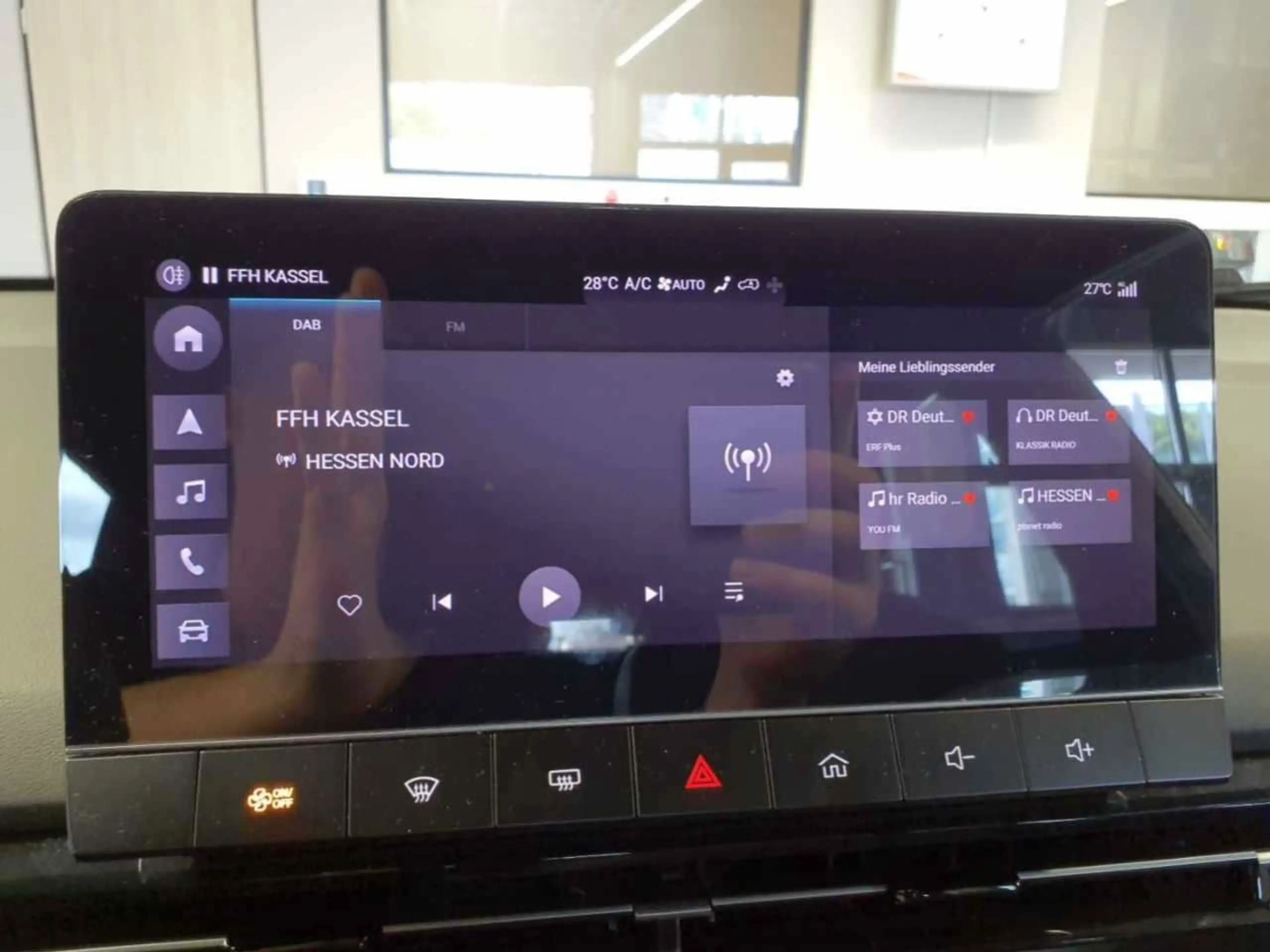 MG MG4 150 kW Luxury 64 kWh 360° ACC BLIS LED Lane AUT Kl — photo 12