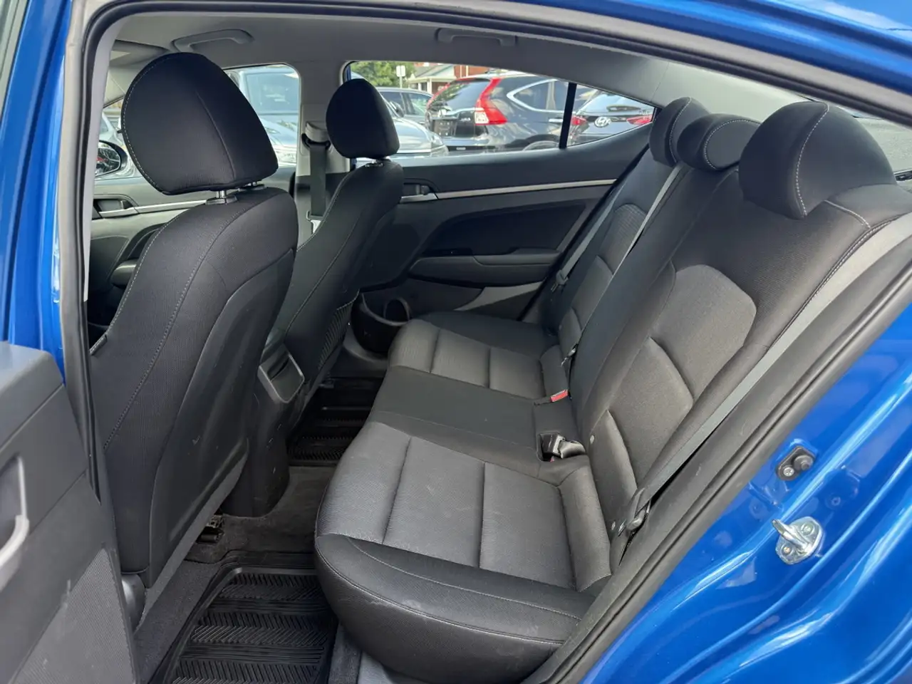 Hyundai ELANTRA photo Hyundai ELANTRA
