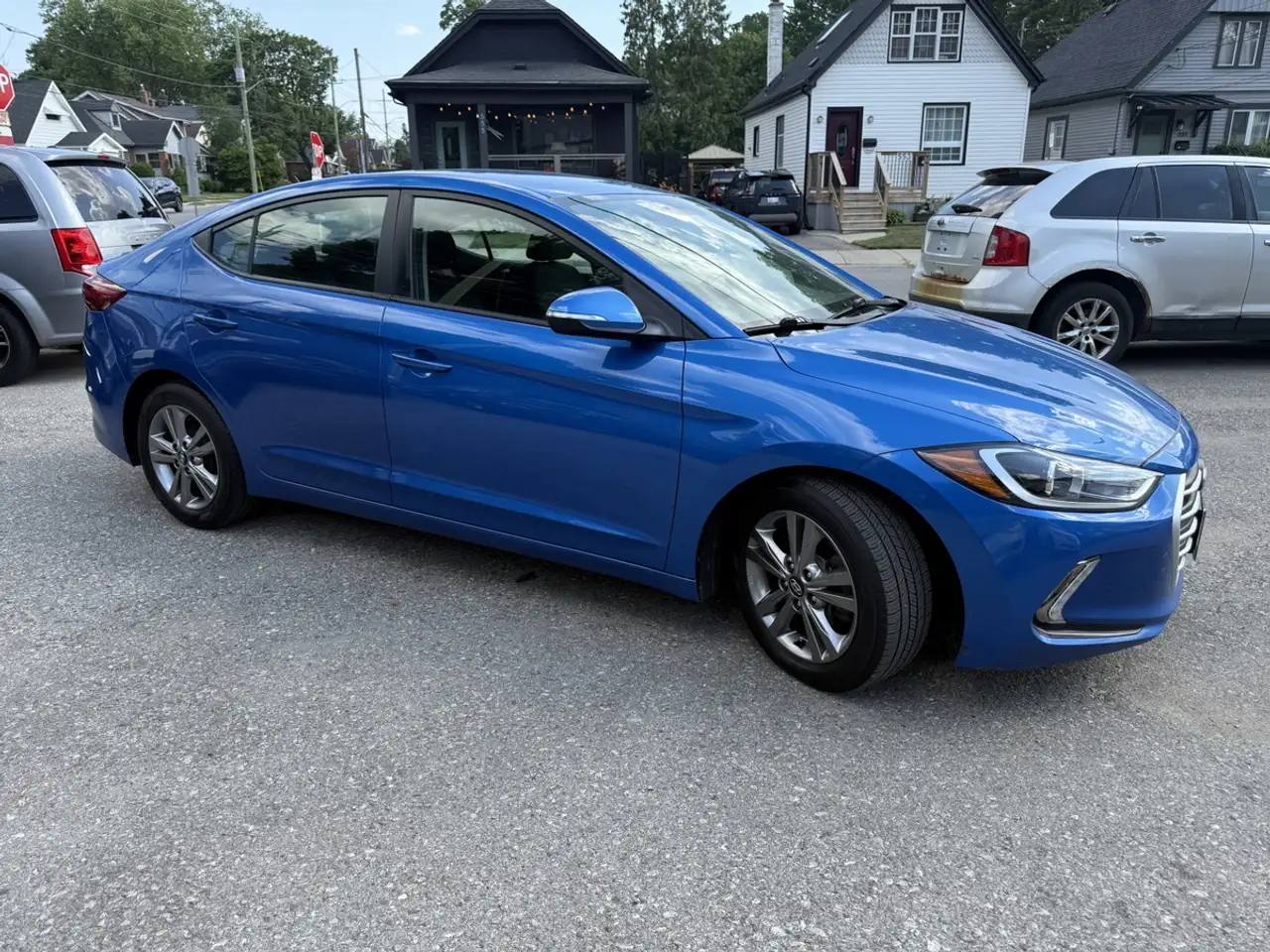 Hyundai ELANTRA photo Hyundai ELANTRA