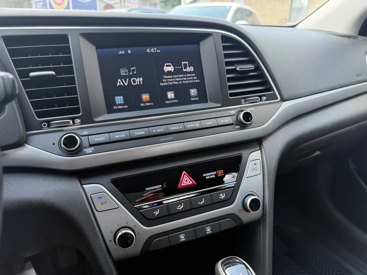 Hyundai ELANTRA photo Hyundai ELANTRA