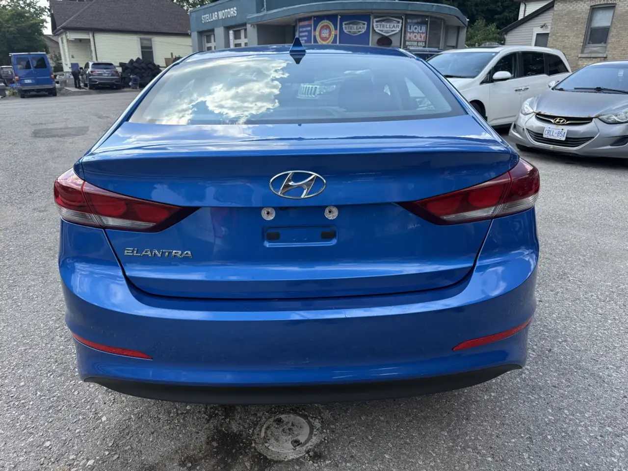 Hyundai ELANTRA photo Hyundai ELANTRA