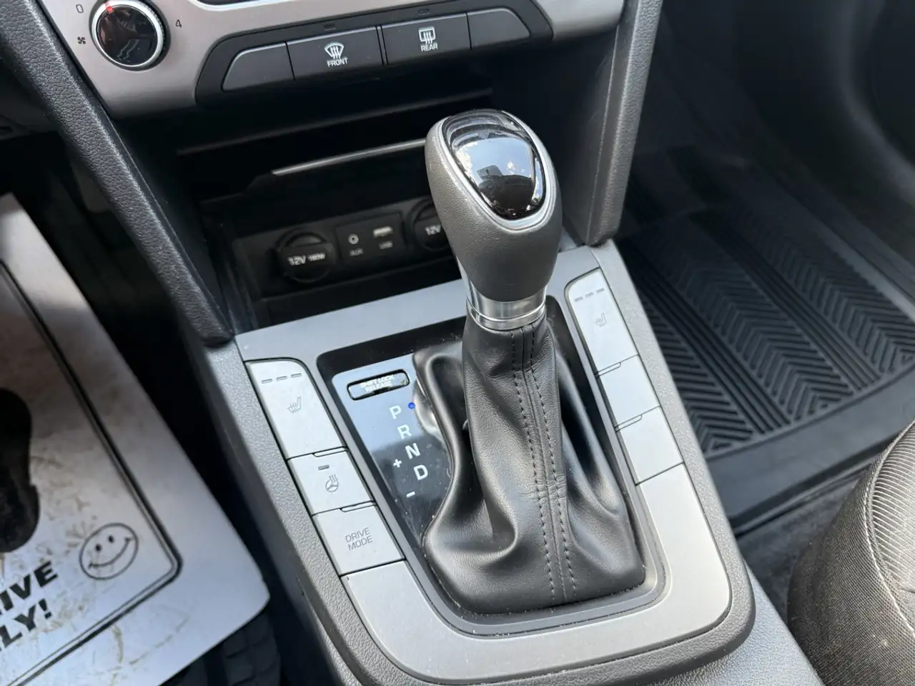 Hyundai ELANTRA photo Hyundai ELANTRA