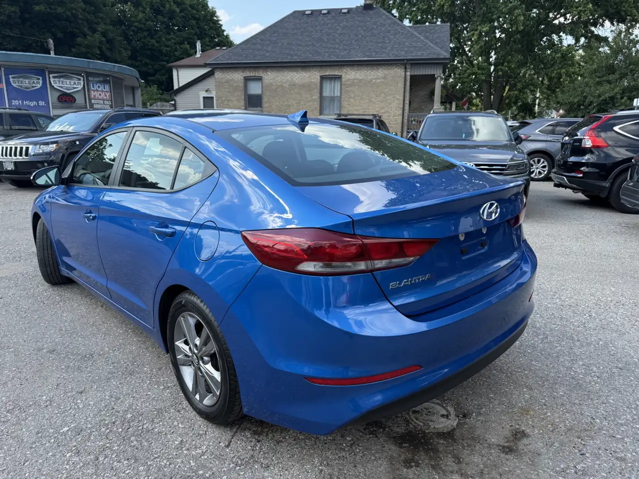 Hyundai ELANTRA photo Hyundai ELANTRA