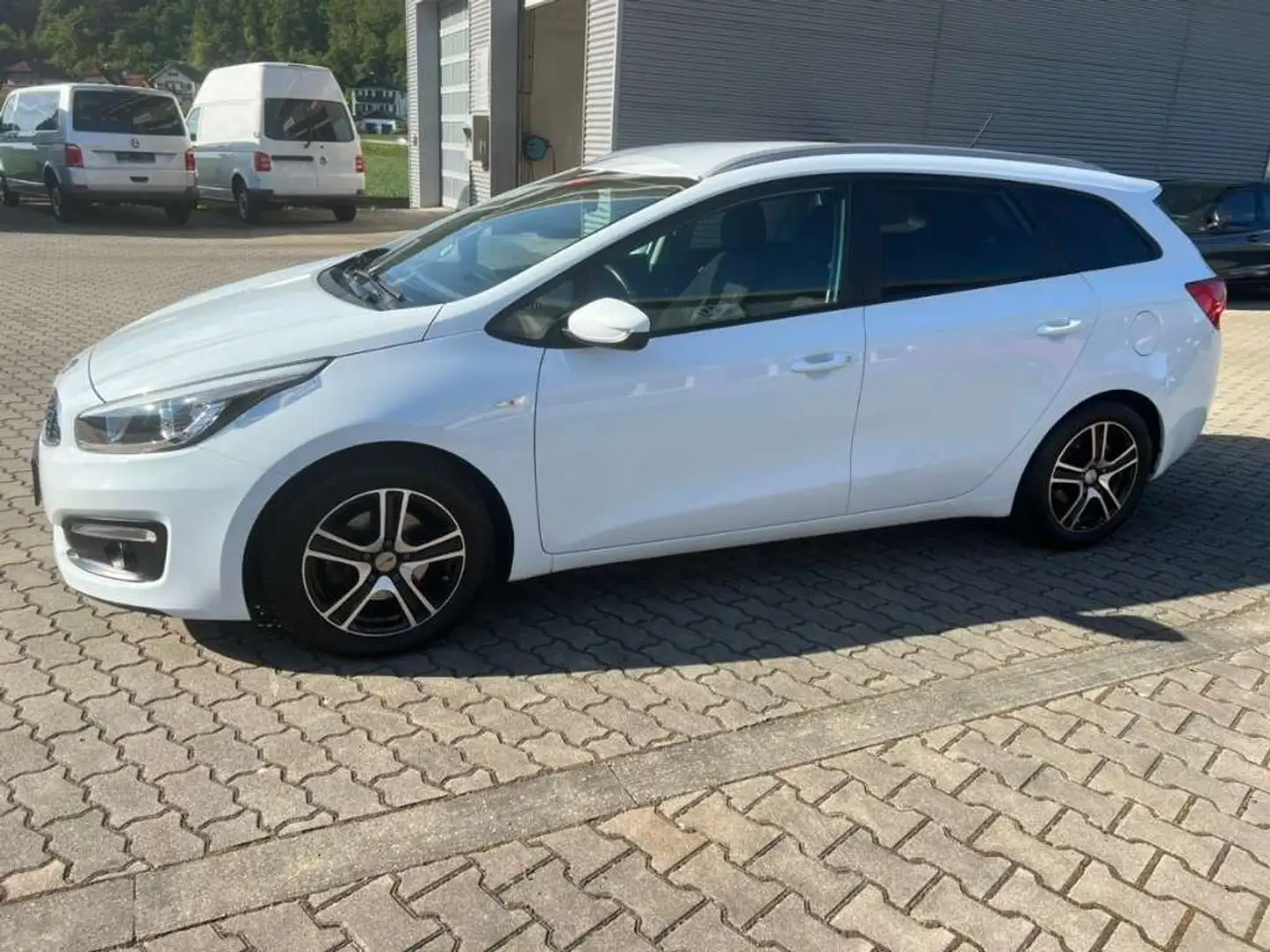 Kia Ceed / cee'd cee'd 1,6 CRDi Team Austria Edition Weiß - 1