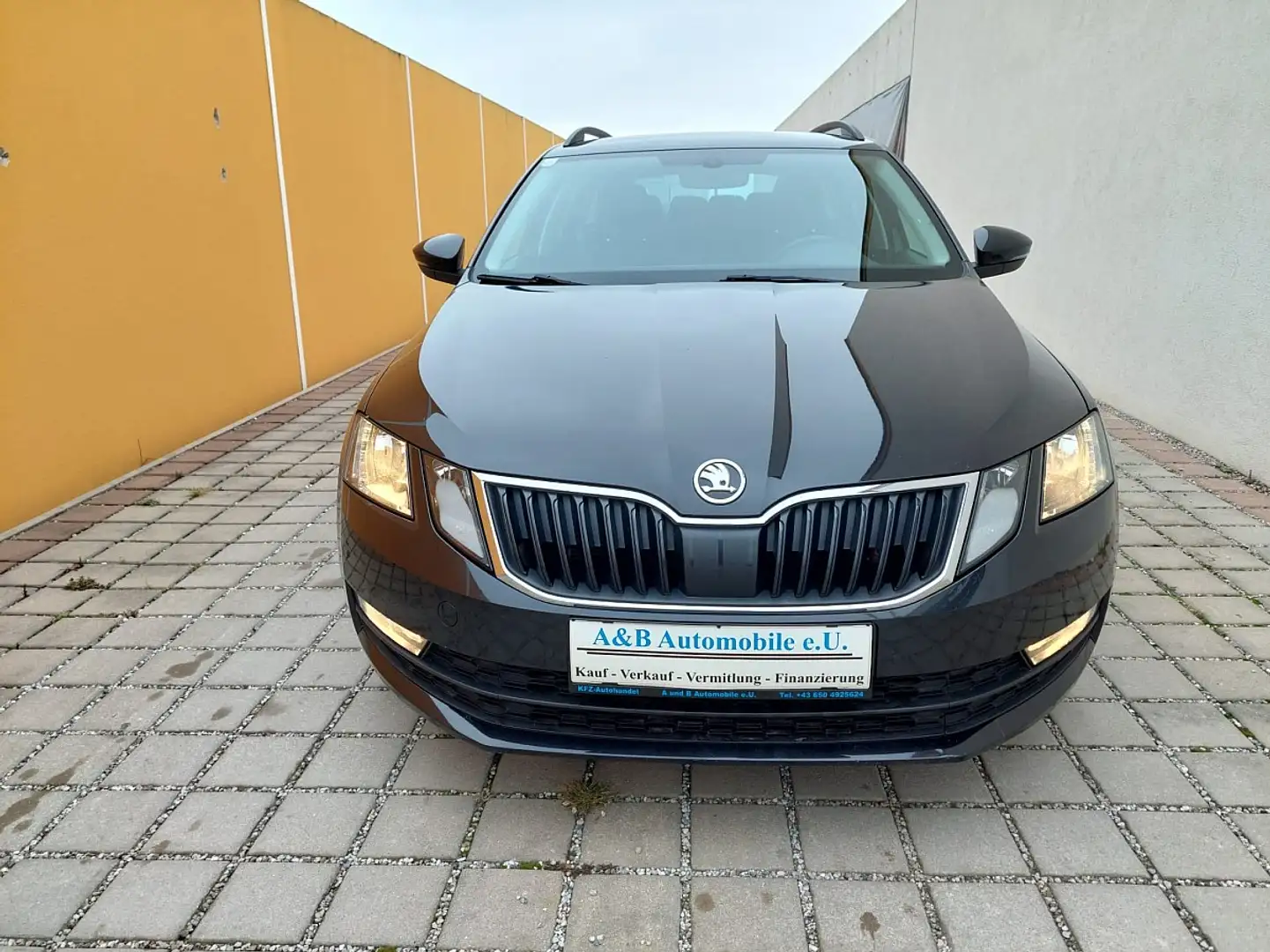 Skoda Octavia 1,6 TDI Style Finanzierung möglich Schwarz - 2