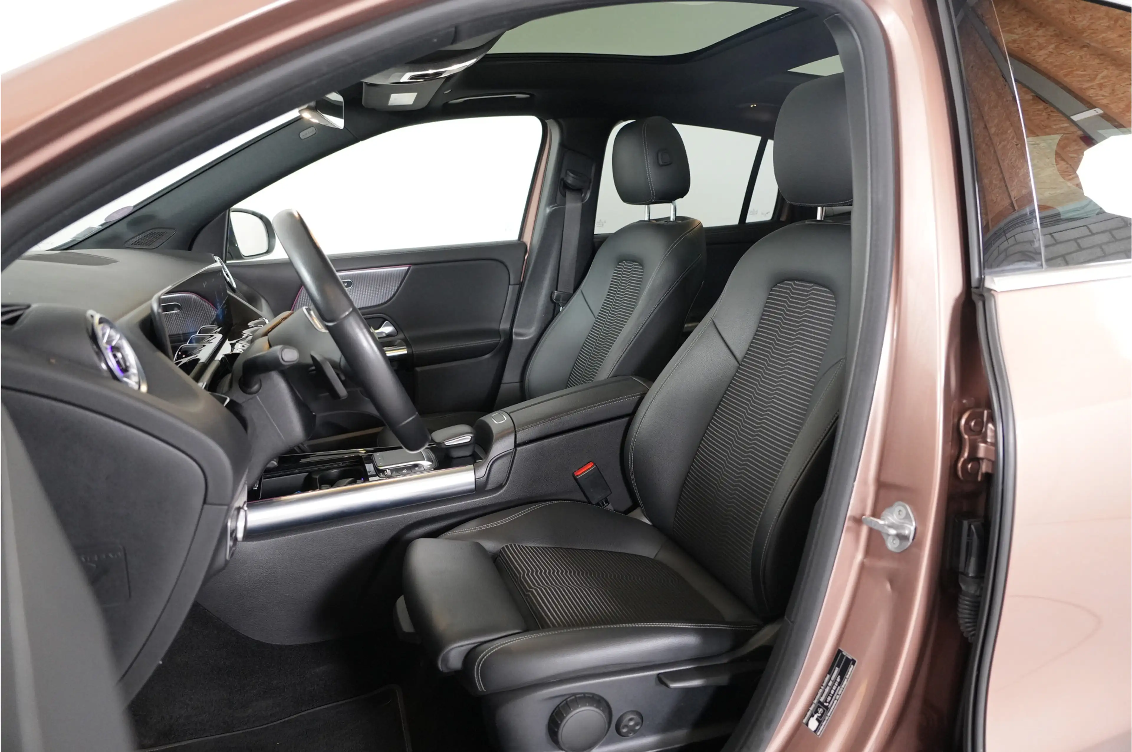 Mercedes-Benz GLA 250 e AMG Line | Camera | Pano | Ambient | Digi dash | — photo 11