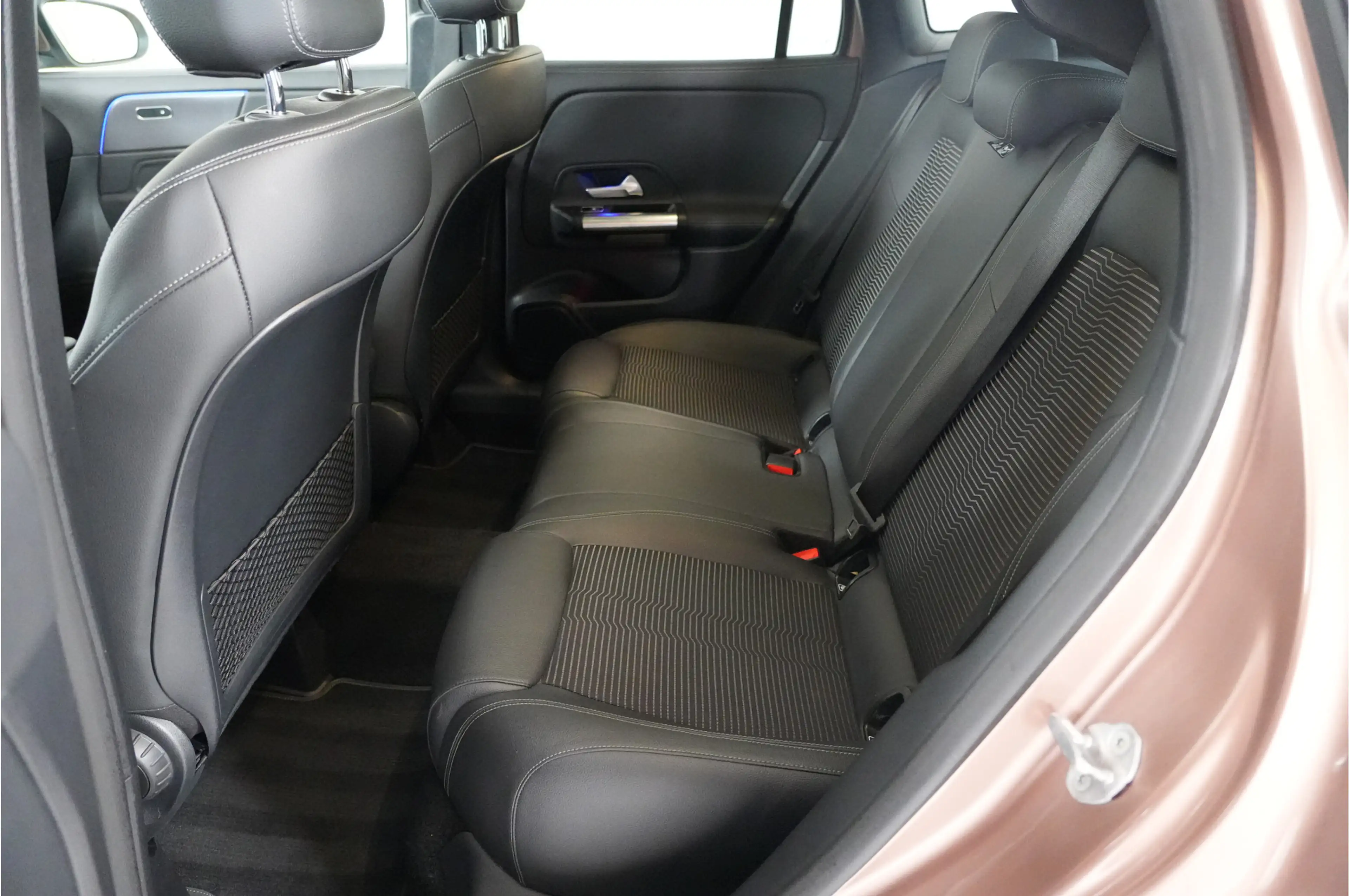 Mercedes-Benz GLA 250 e AMG Line | Camera | Pano | Ambient | Digi dash | — photo 14