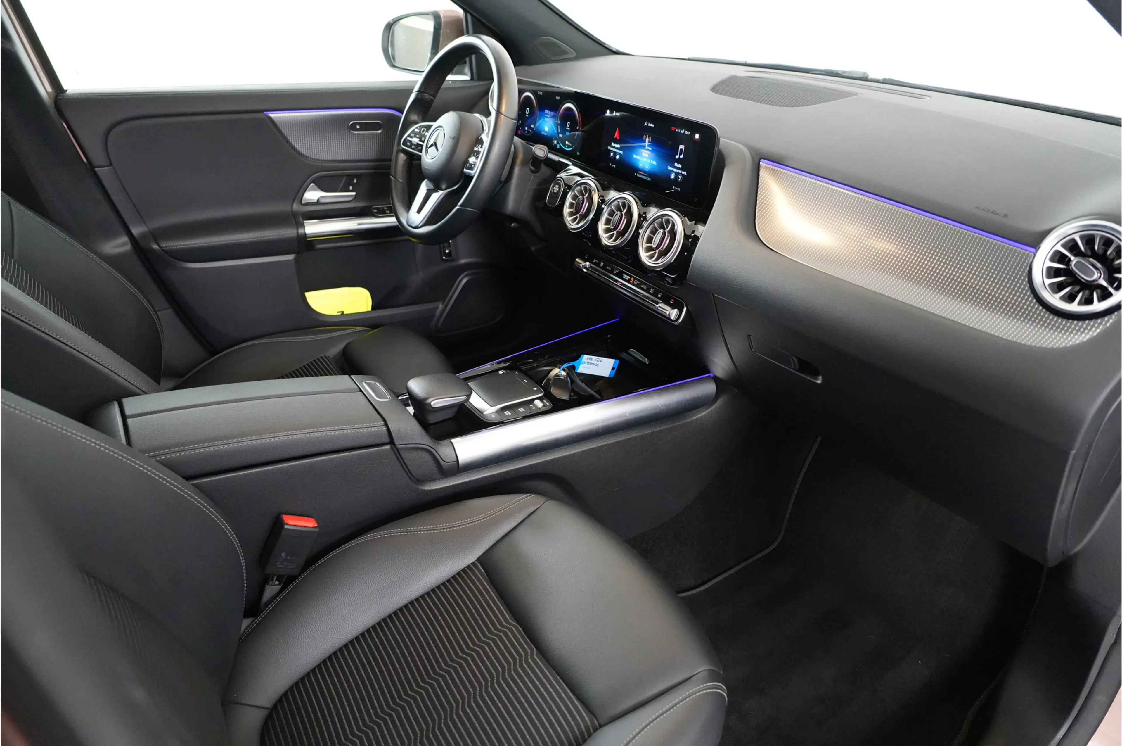 Mercedes-Benz GLA 250 e AMG Line | Camera | Pano | Ambient | Digi dash | — photo 9