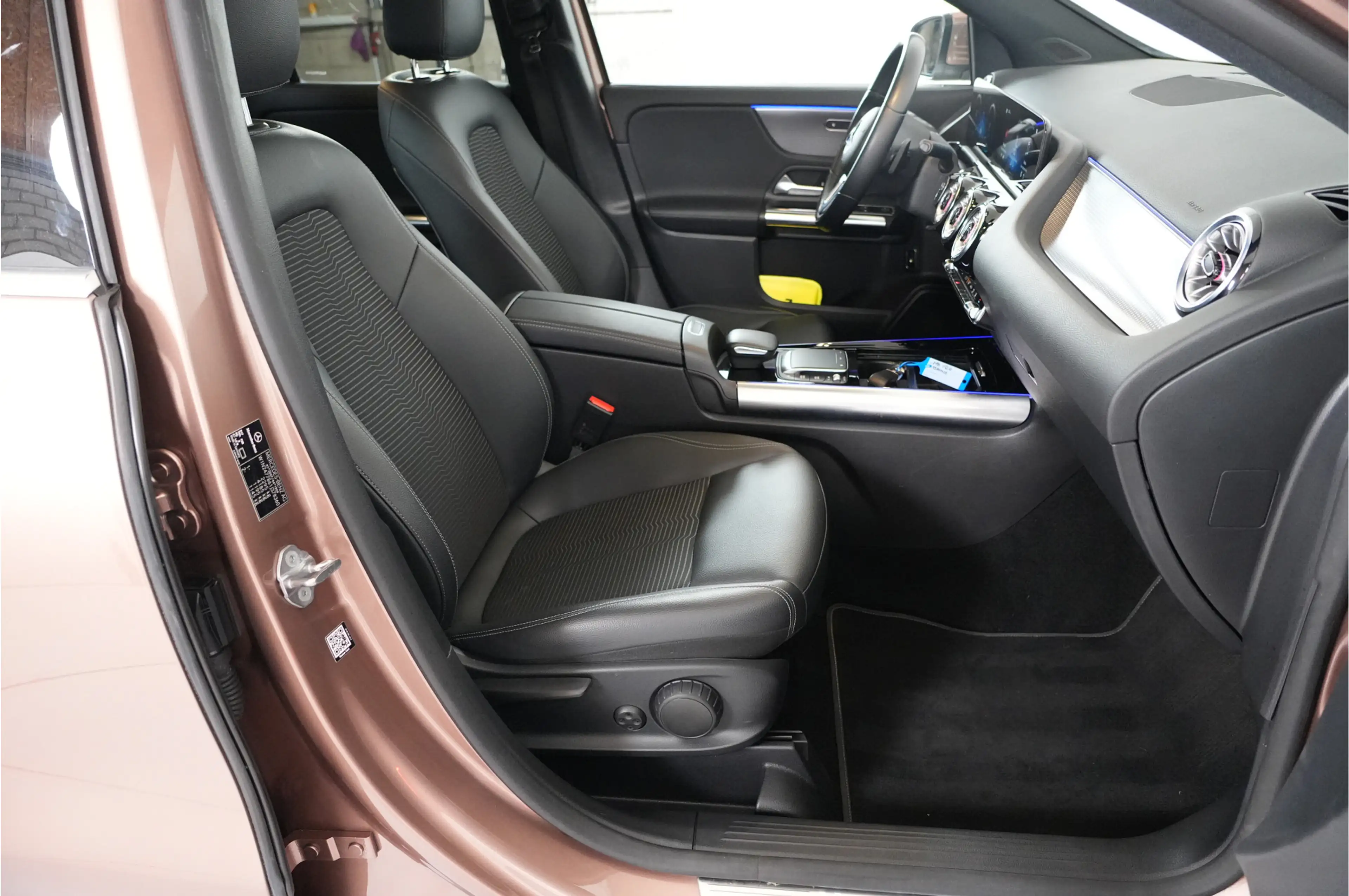 Mercedes-Benz GLA 250 e AMG Line | Camera | Pano | Ambient | Digi dash | — photo 12