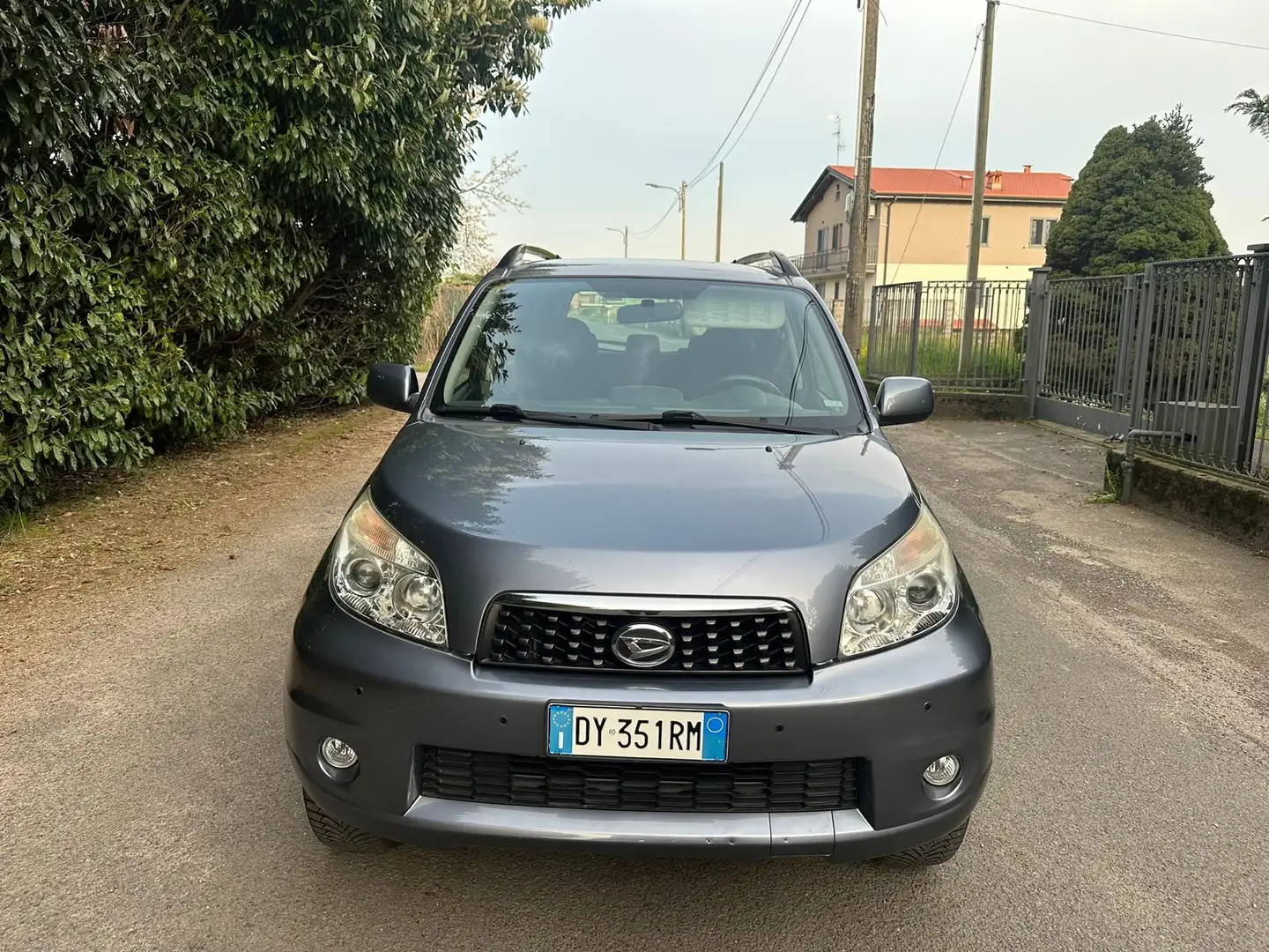 Daihatsu Terios 1.5 Sho 4WD Gris - 2