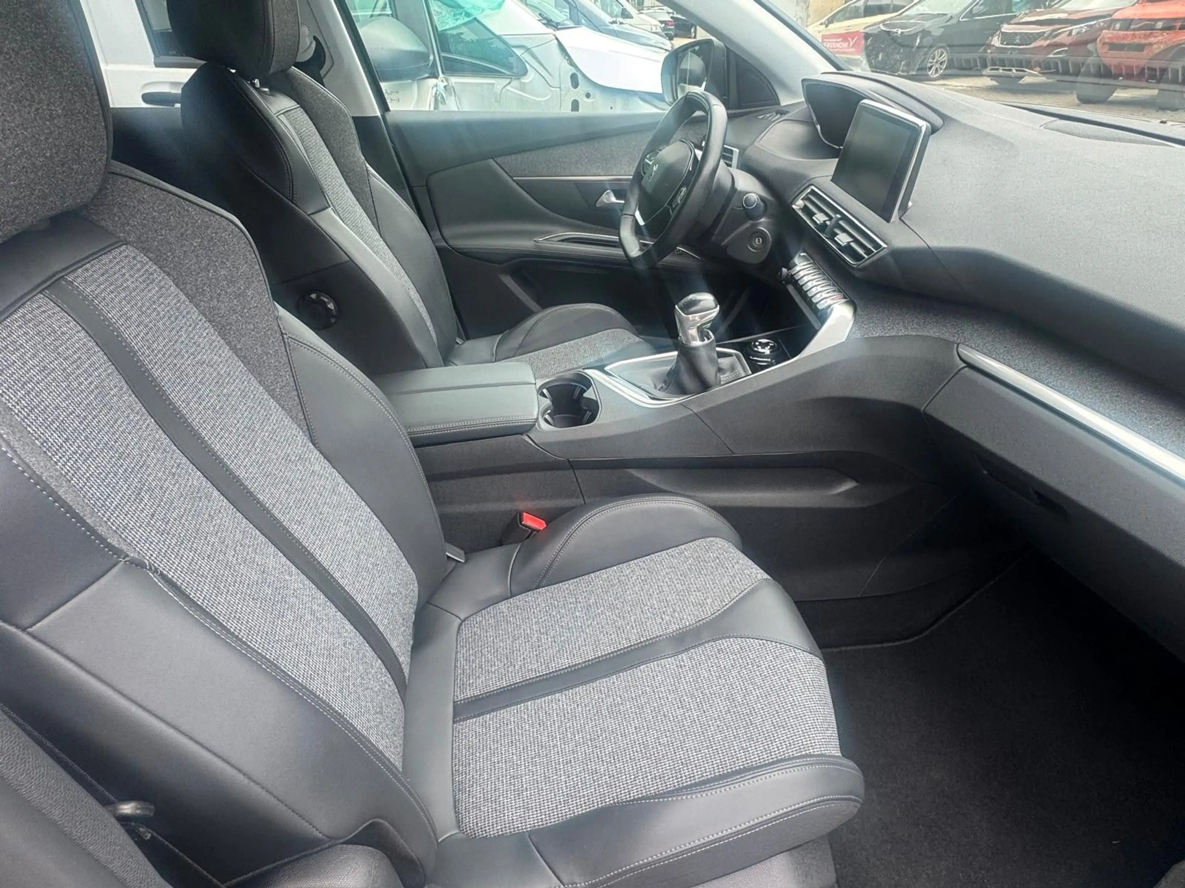 Peugeot 3008 1.2 PureTech 130 Allure erst 44TKM/LED/Navi — photo 4