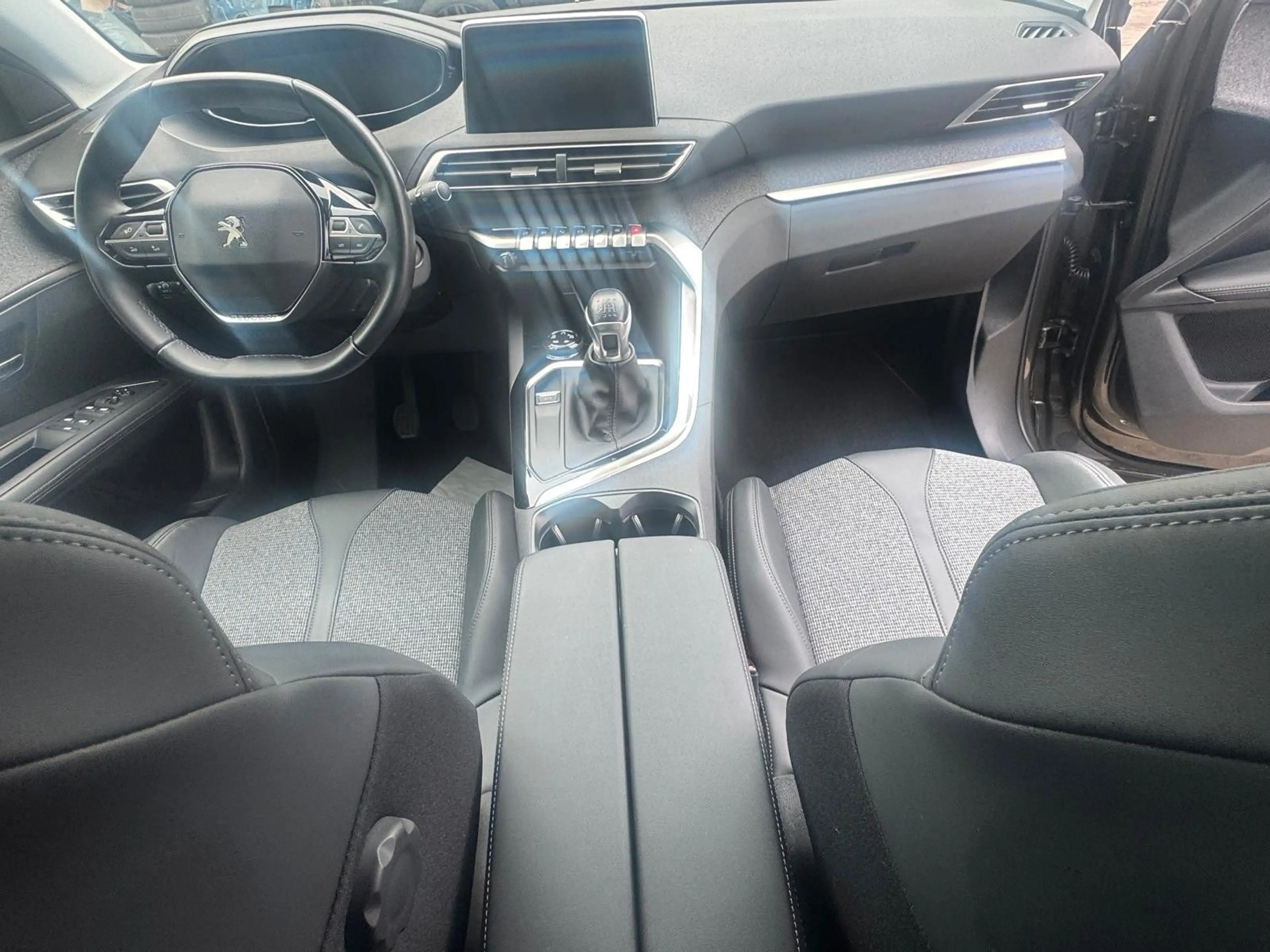 Peugeot 3008 1.2 PureTech 130 Allure erst 44TKM/LED/Navi — photo 11