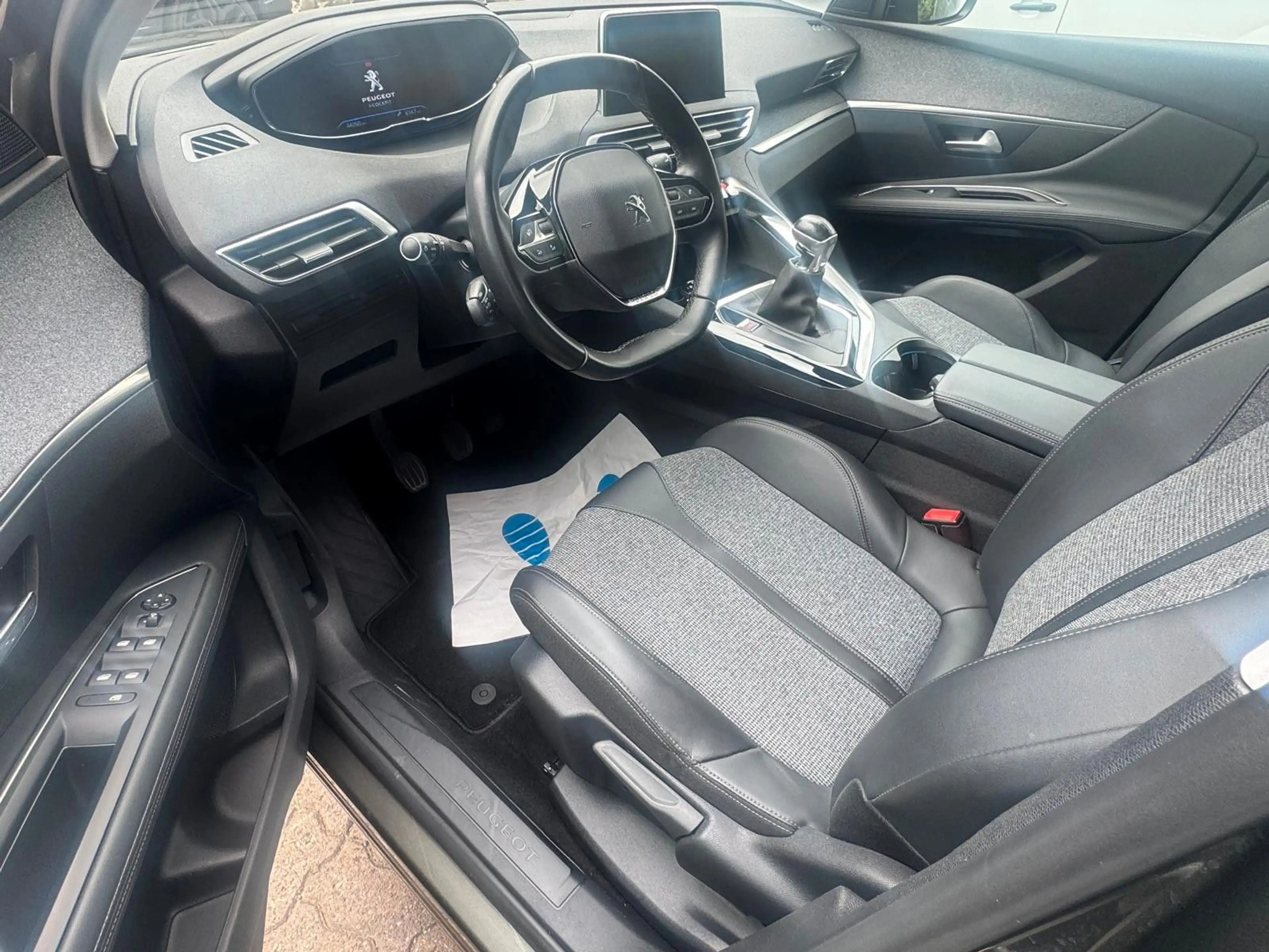 Peugeot 3008 1.2 PureTech 130 Allure erst 44TKM/LED/Navi — photo 3