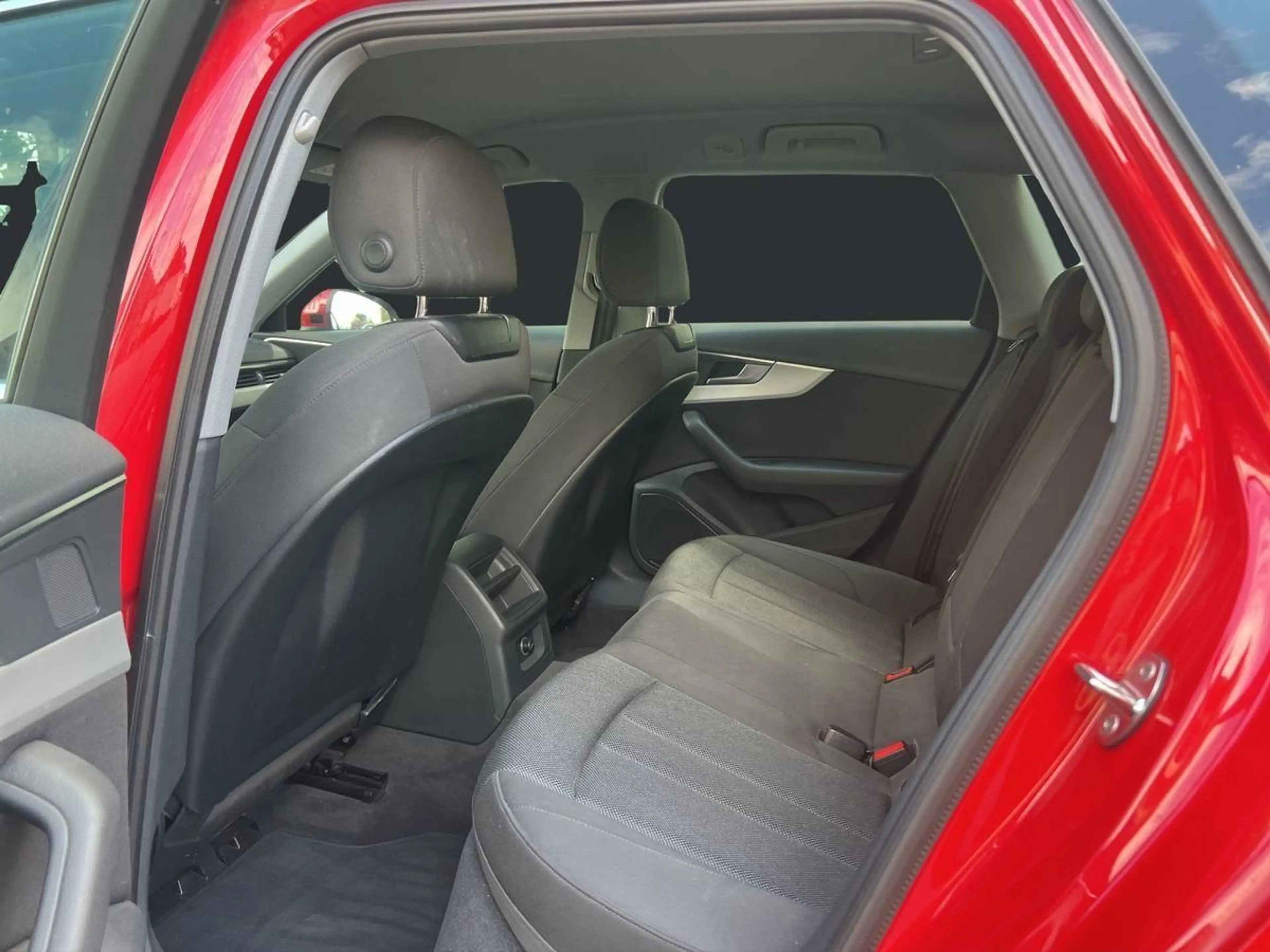 Audi A4 2.0 16V TFSI bivalent g-tron CNG*Ahk*Xenon* — photo 11