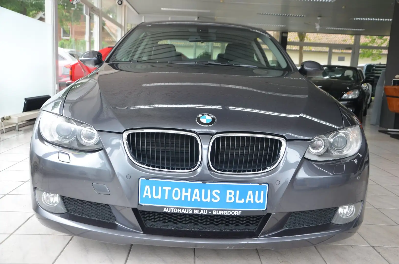 BMW 320 i Coupe *AUTOMATIK*LEDER*STEUERKETTE NEU* Grau - 2