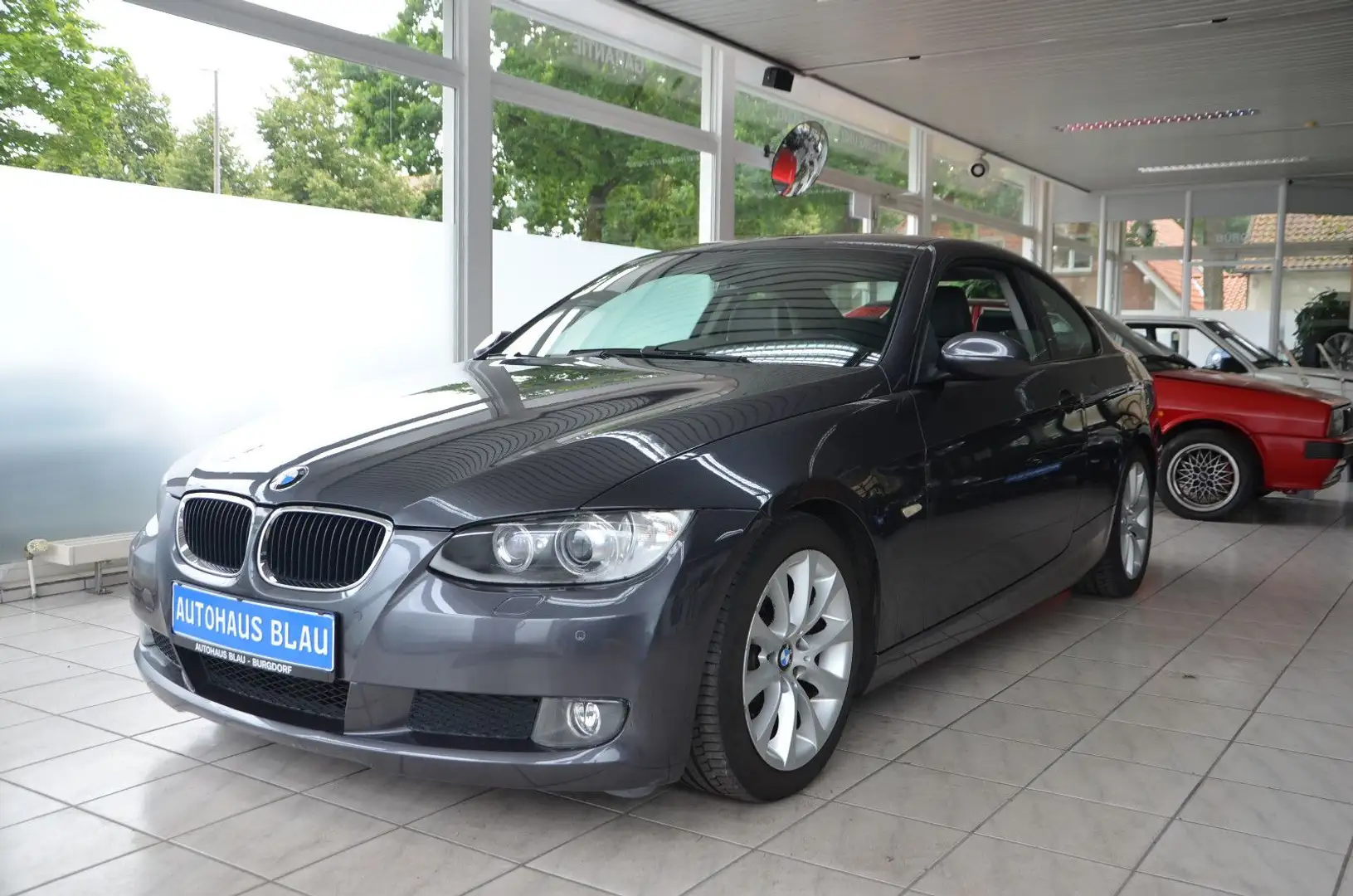 BMW 320 i Coupe *AUTOMATIK*LEDER*STEUERKETTE NEU* Grau - 1
