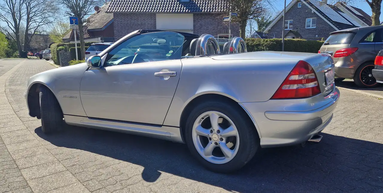 Mercedes-Benz SLK 230