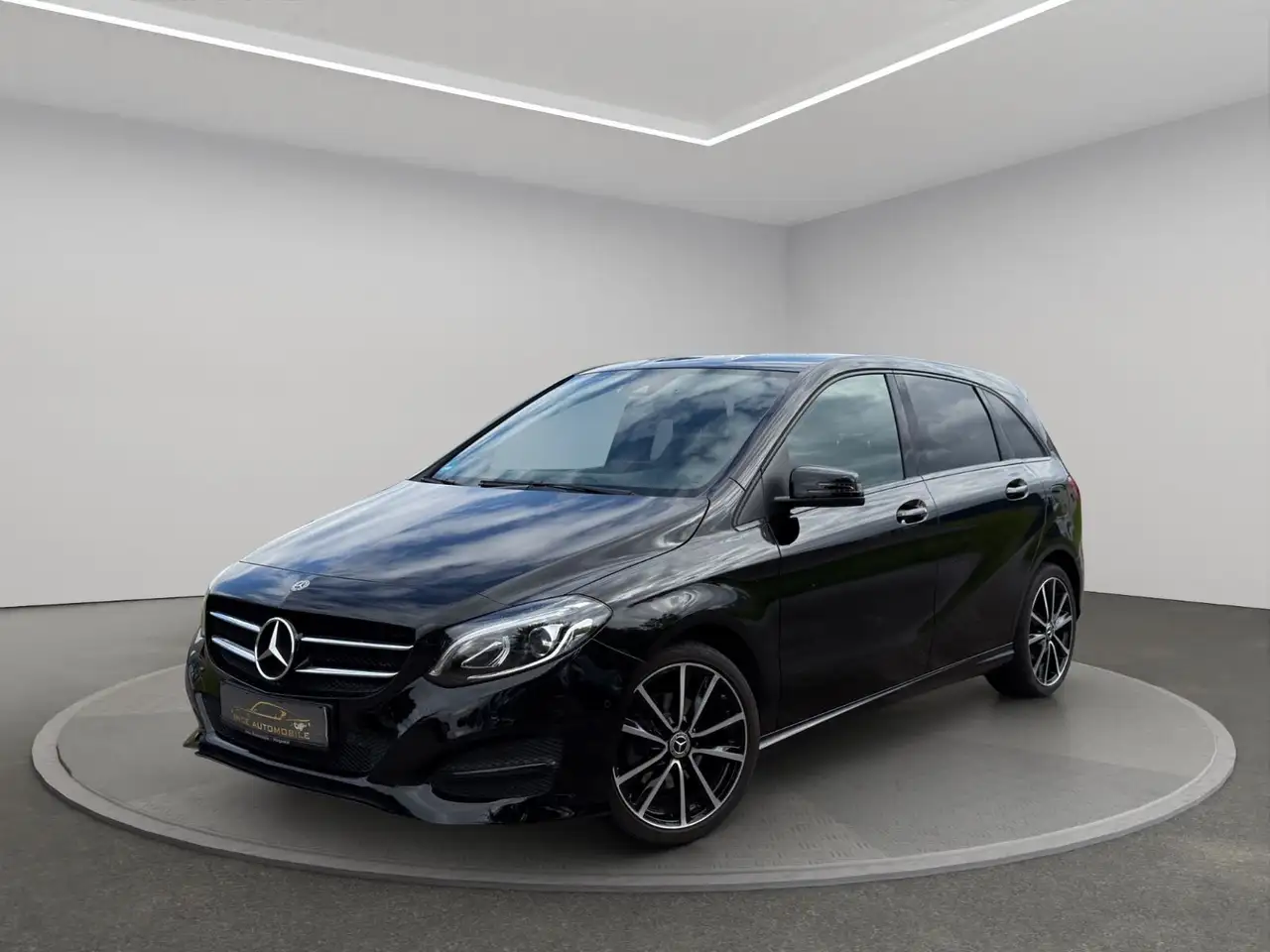 Mercedes-Benz B 180